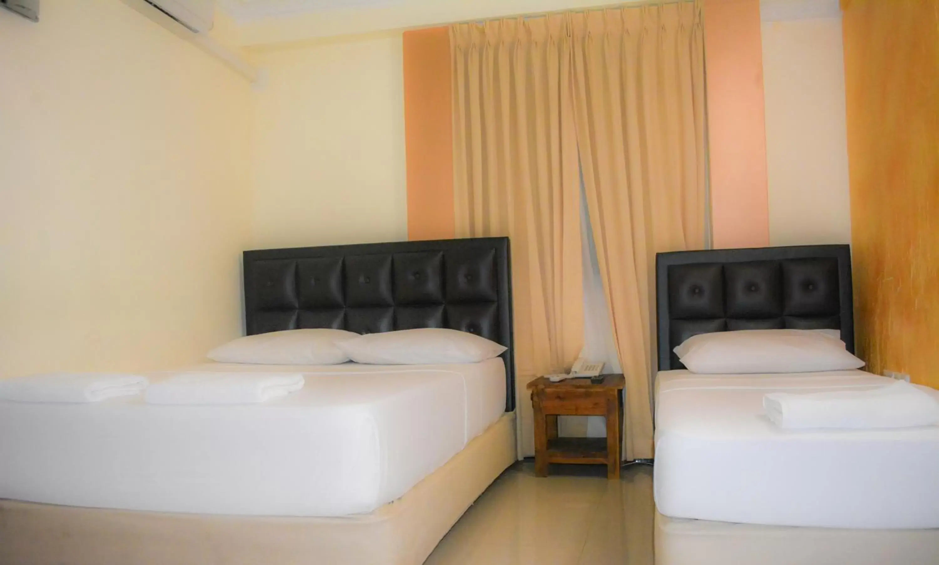 Bedroom, Bed in Saasha City Hotel