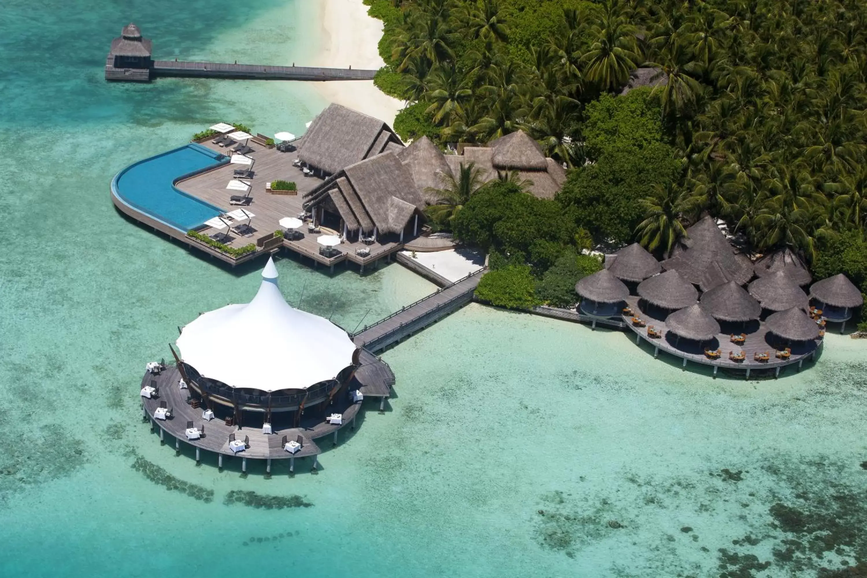 Restaurant/places to eat, Bird's-eye View in Baros Maldives