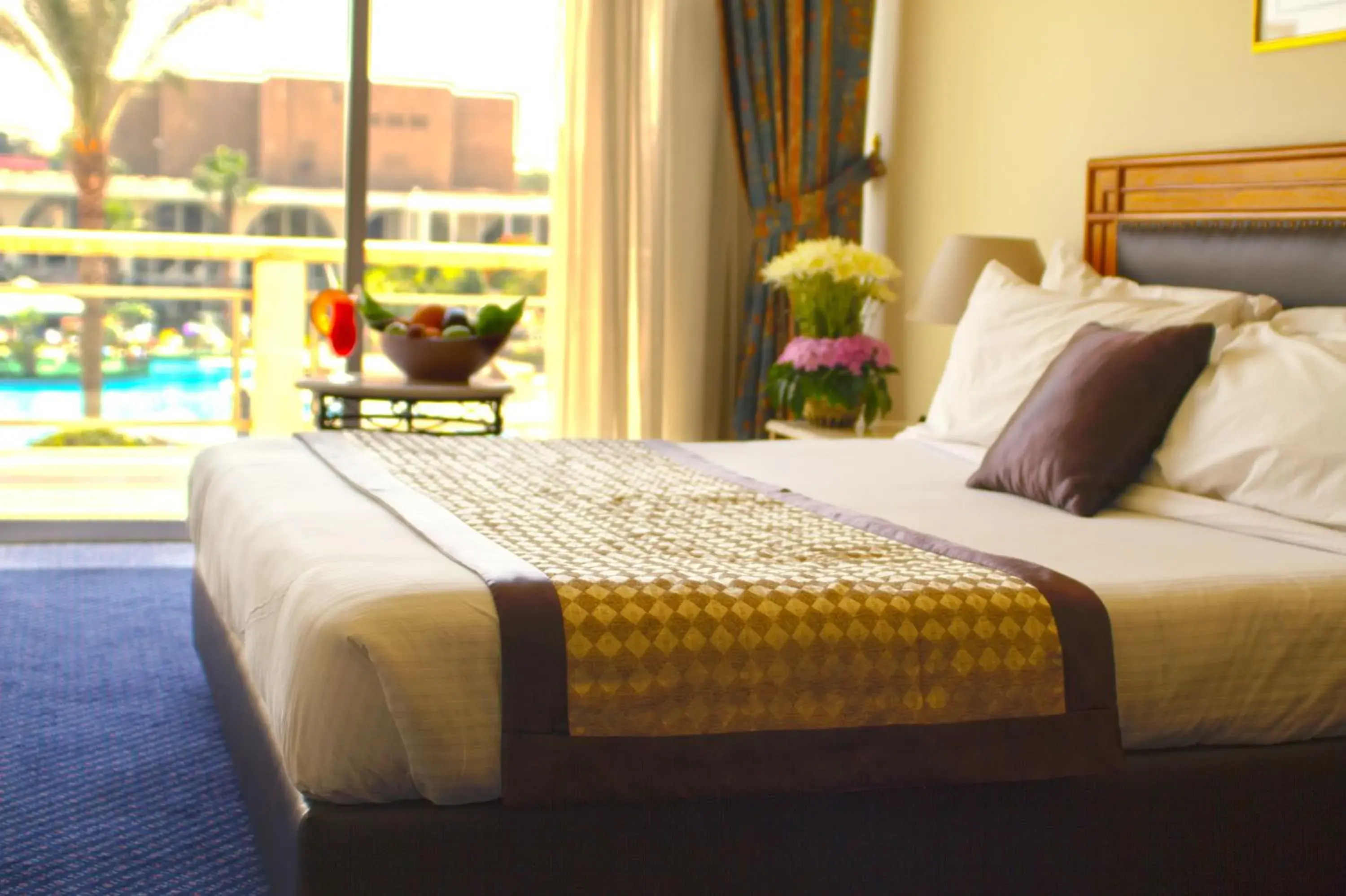 Balcony/Terrace, Bed in Pyramids Park Resort Cairo