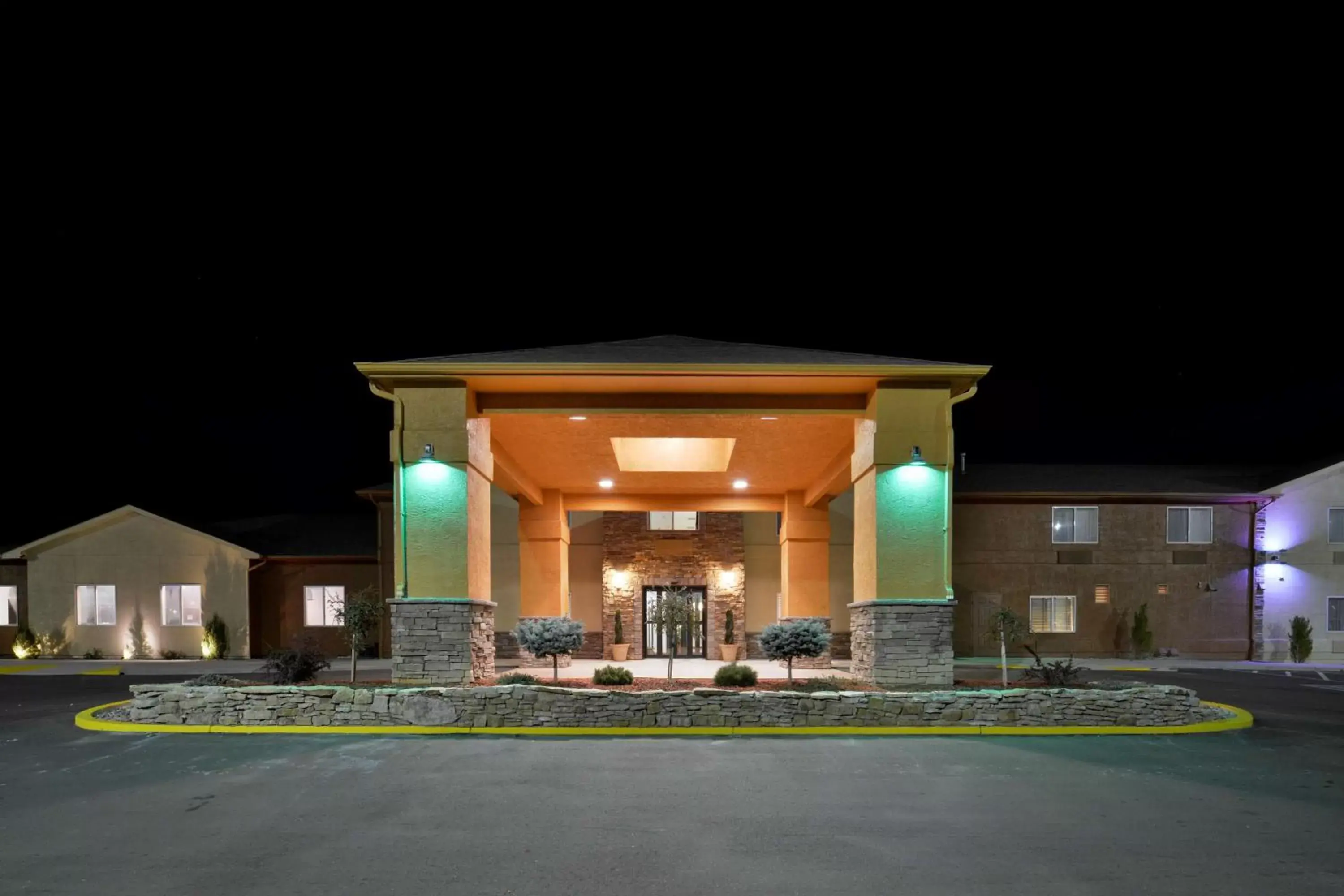 Property building in Best Western Canon City