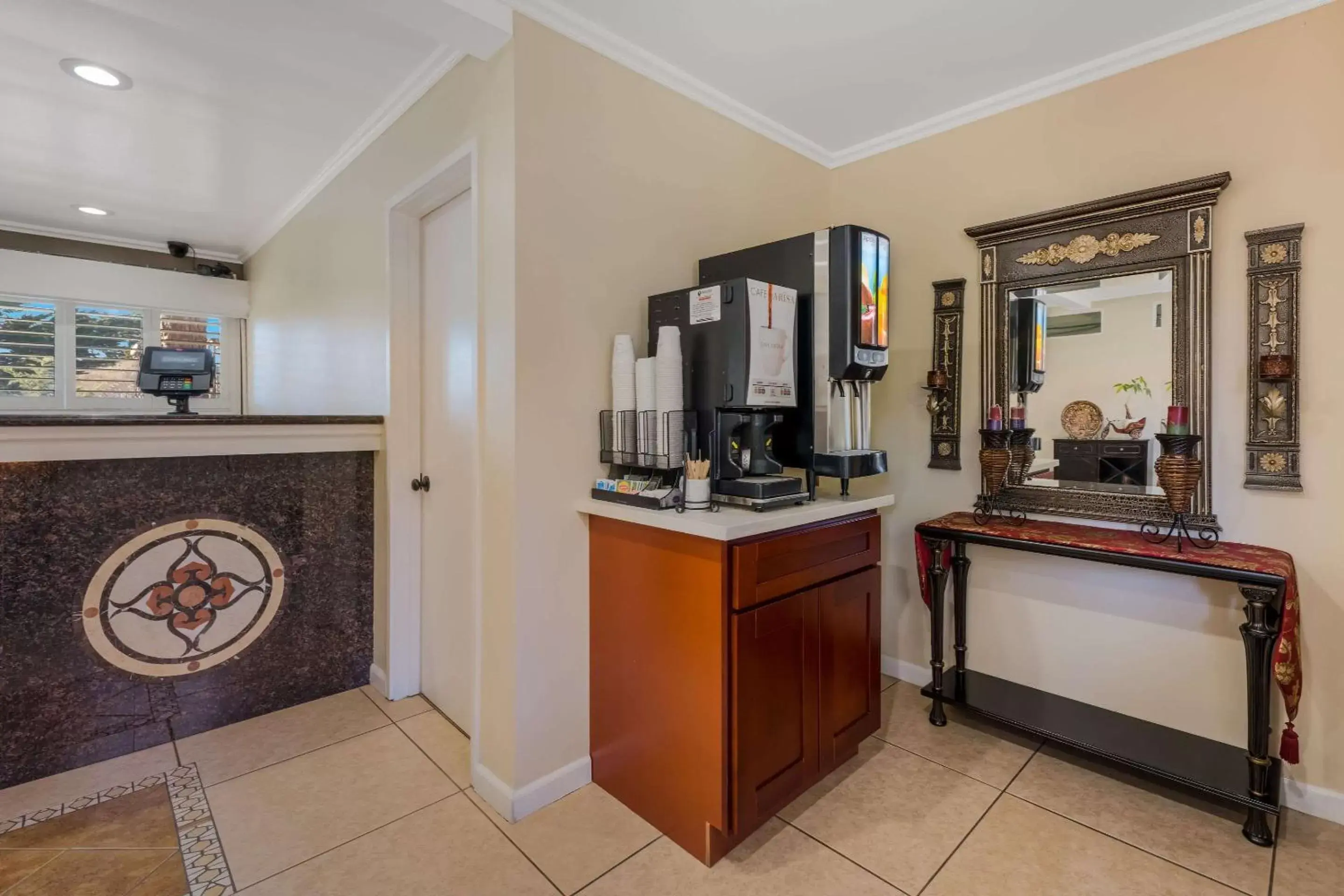 Coffee/tea facilities, Kitchen/Kitchenette in Clarion Collection Carmel Oaks Inn