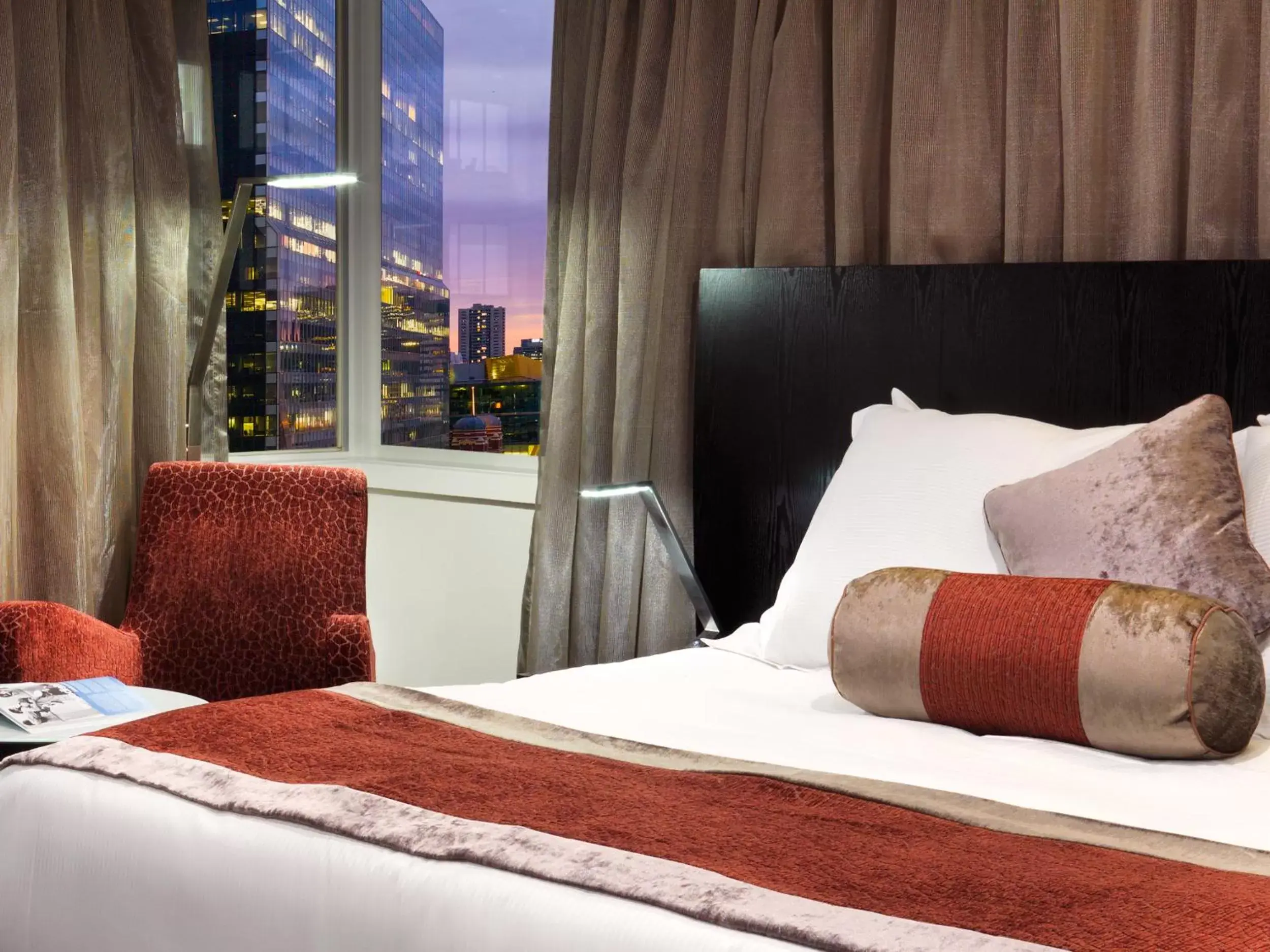 Bed in Hotel Grand Chancellor Melbourne