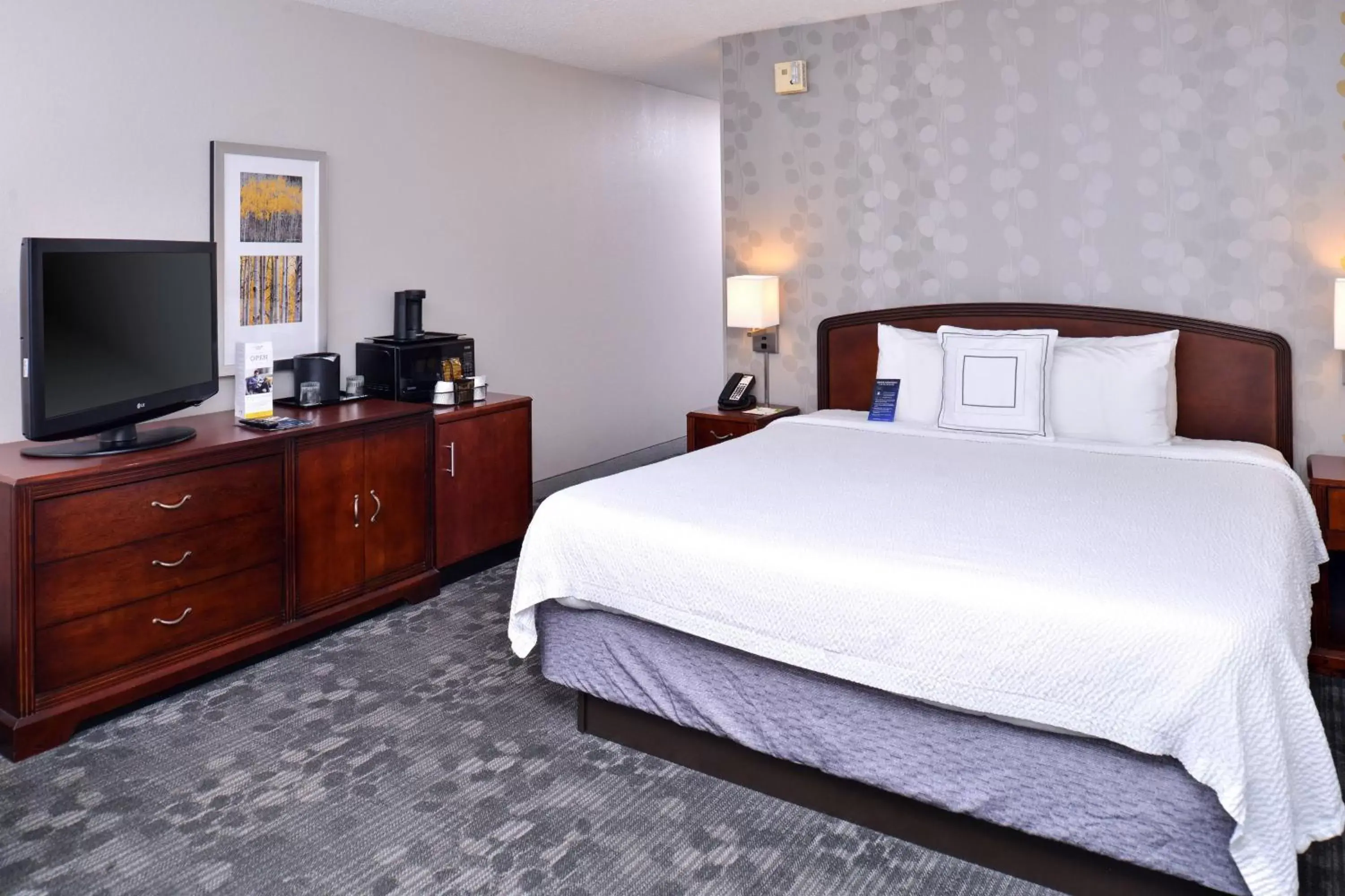 Photo of the whole room, Bed in Courtyard by Marriott Decatur