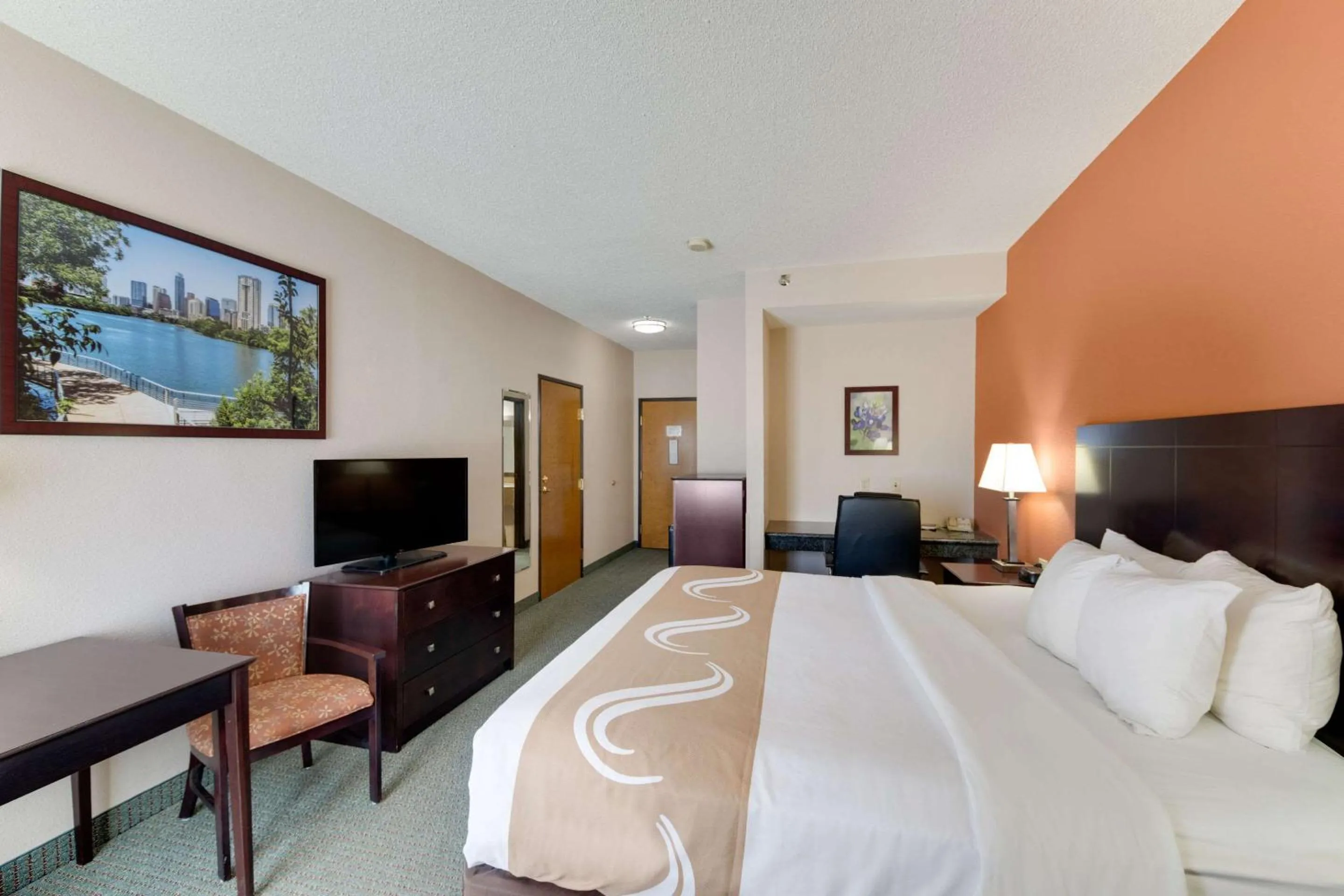 Photo of the whole room, Bed in Quality Inn Cedar Park - Austin Northwest