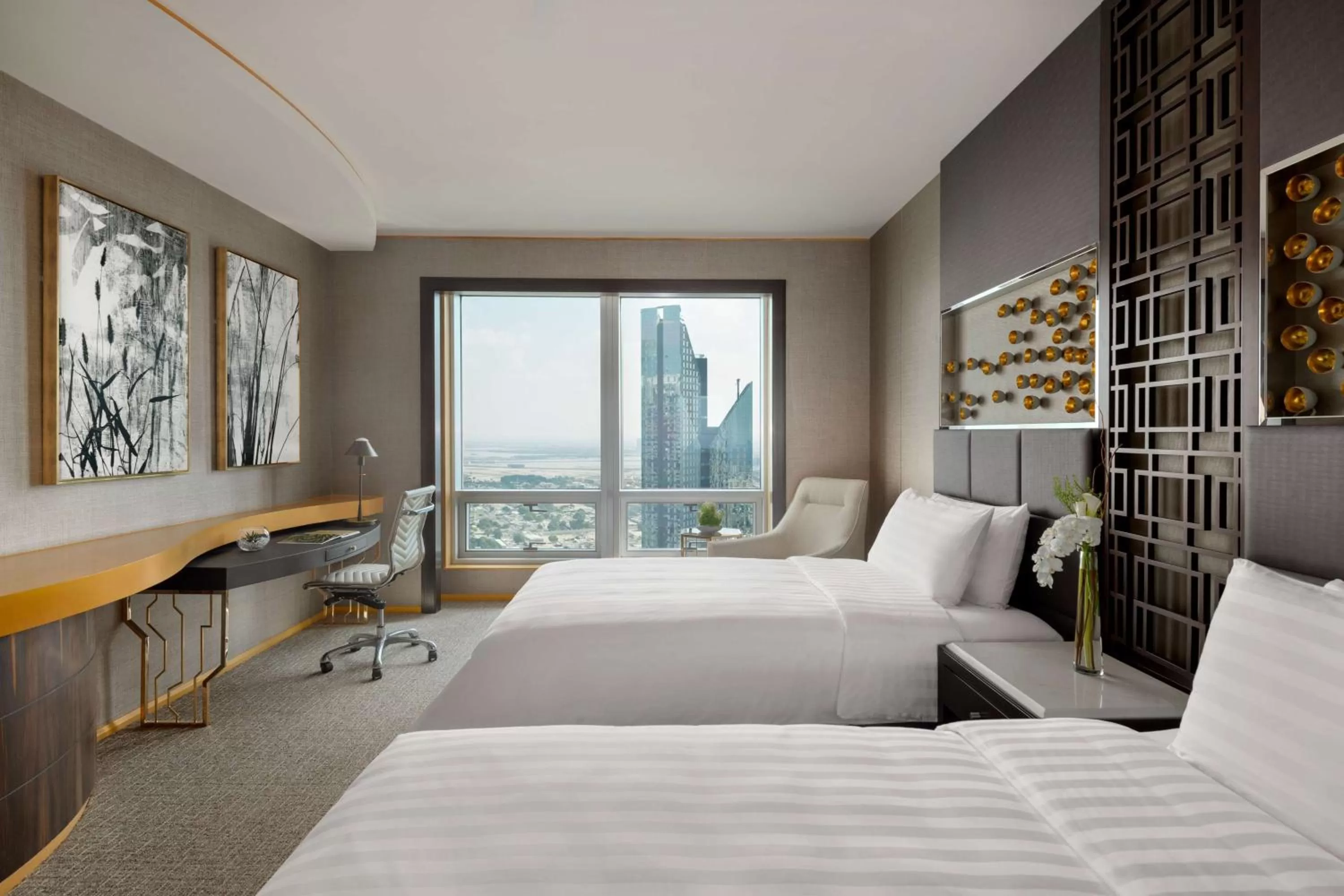 Photo of the whole room, Bed in Shangri-La Dubai