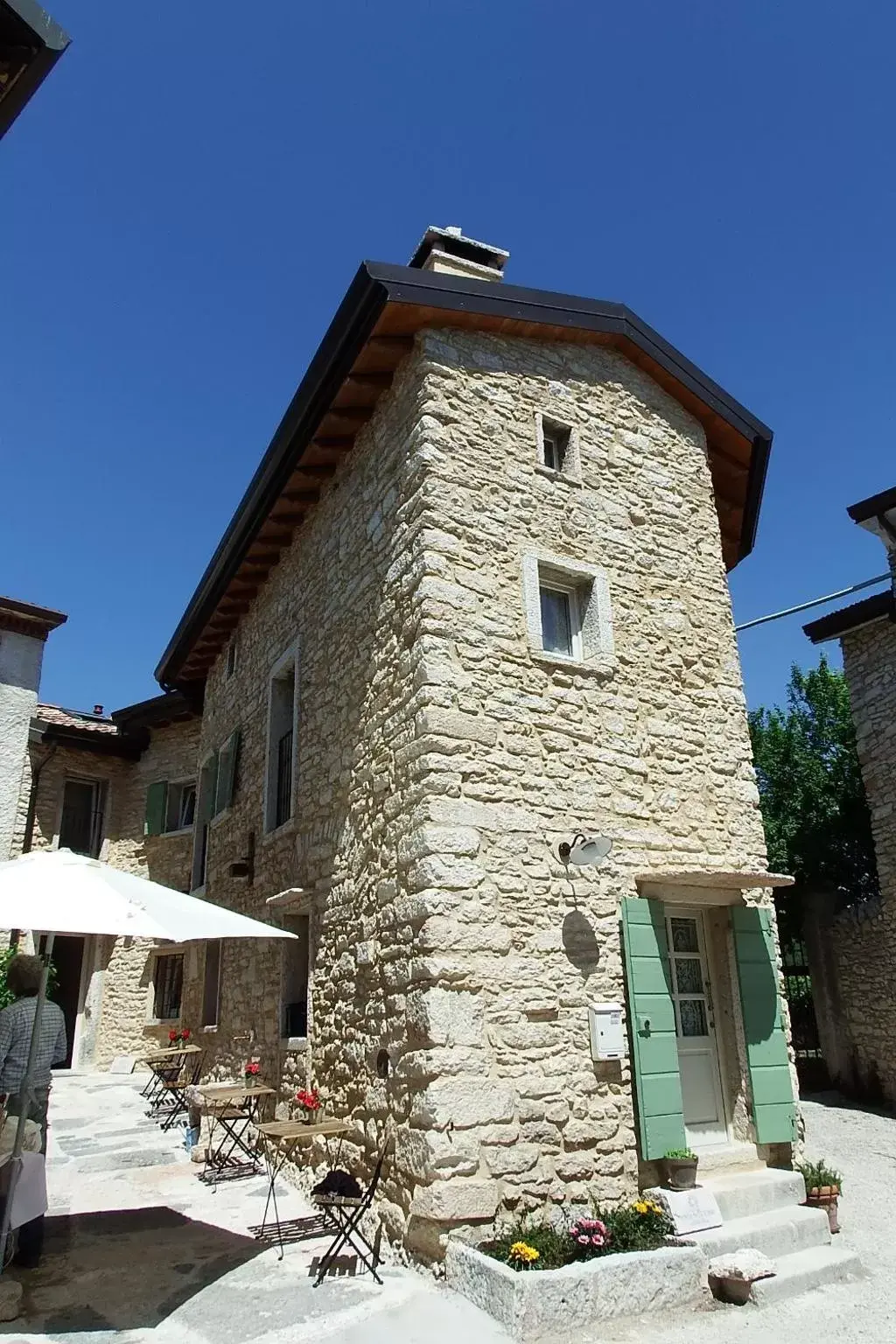 Patio, Property Building in Porta della Torre Bed & Breakfast