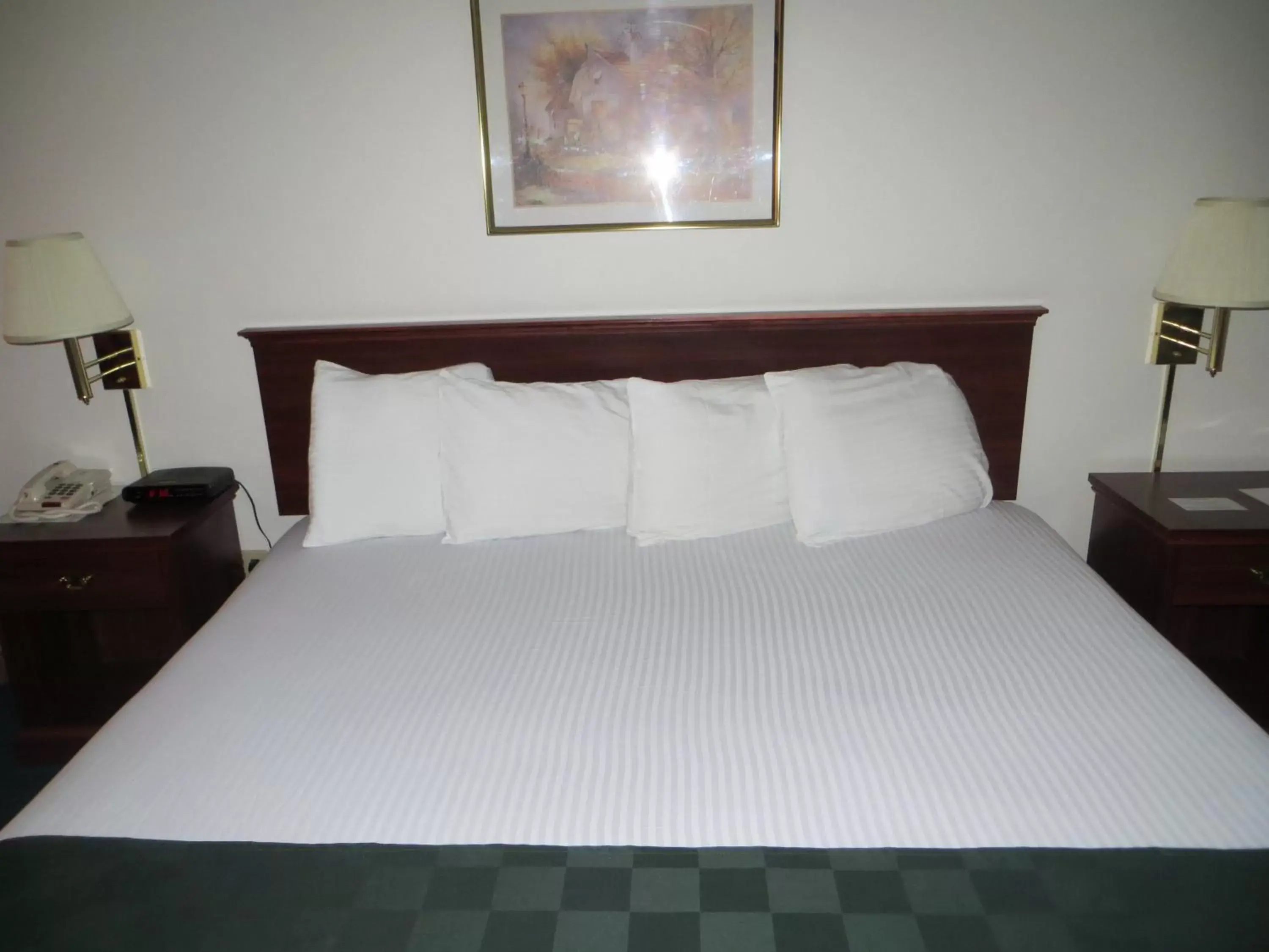 Bed in Heritage Inn