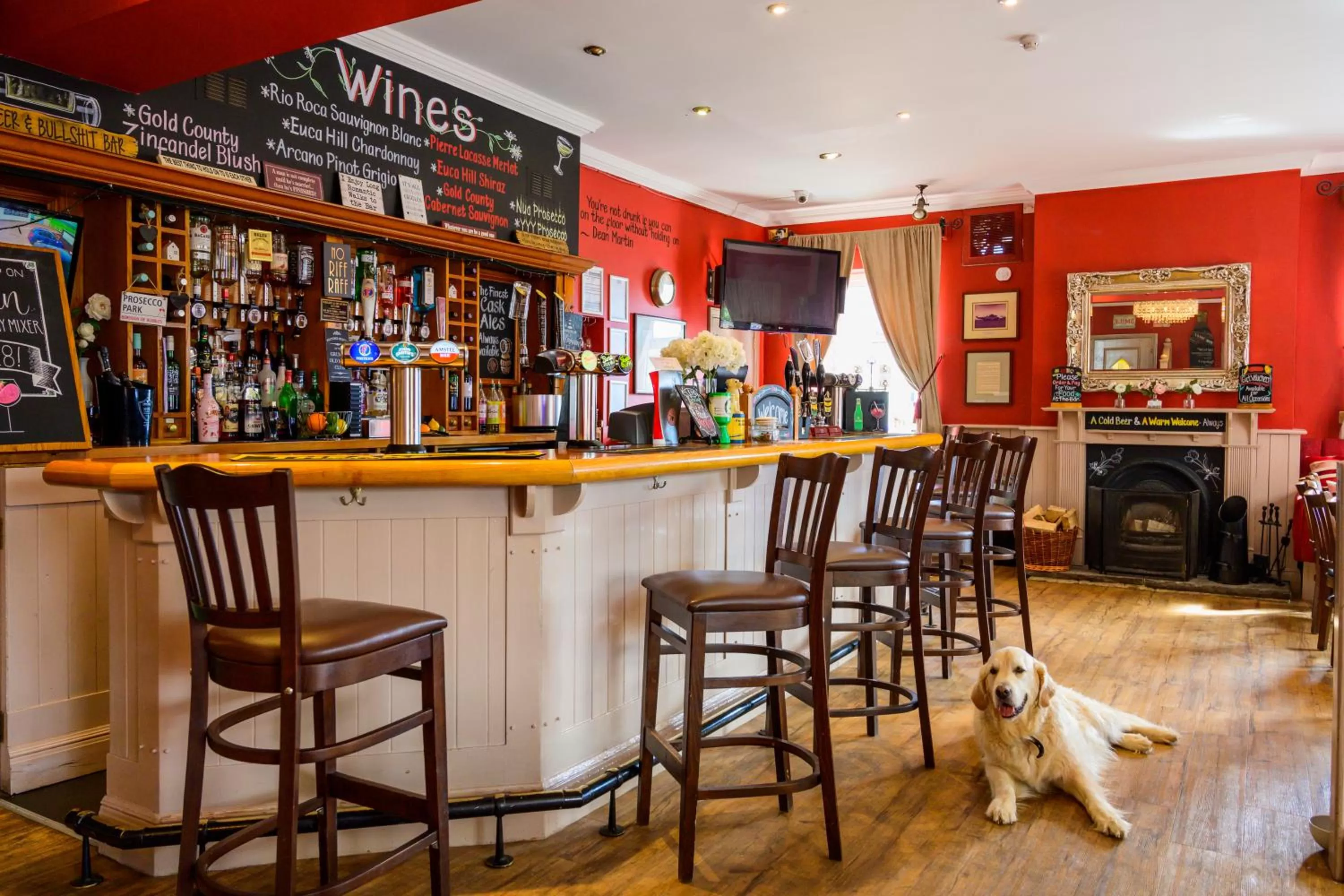 Lounge or bar in The White House Inn - Whitby
