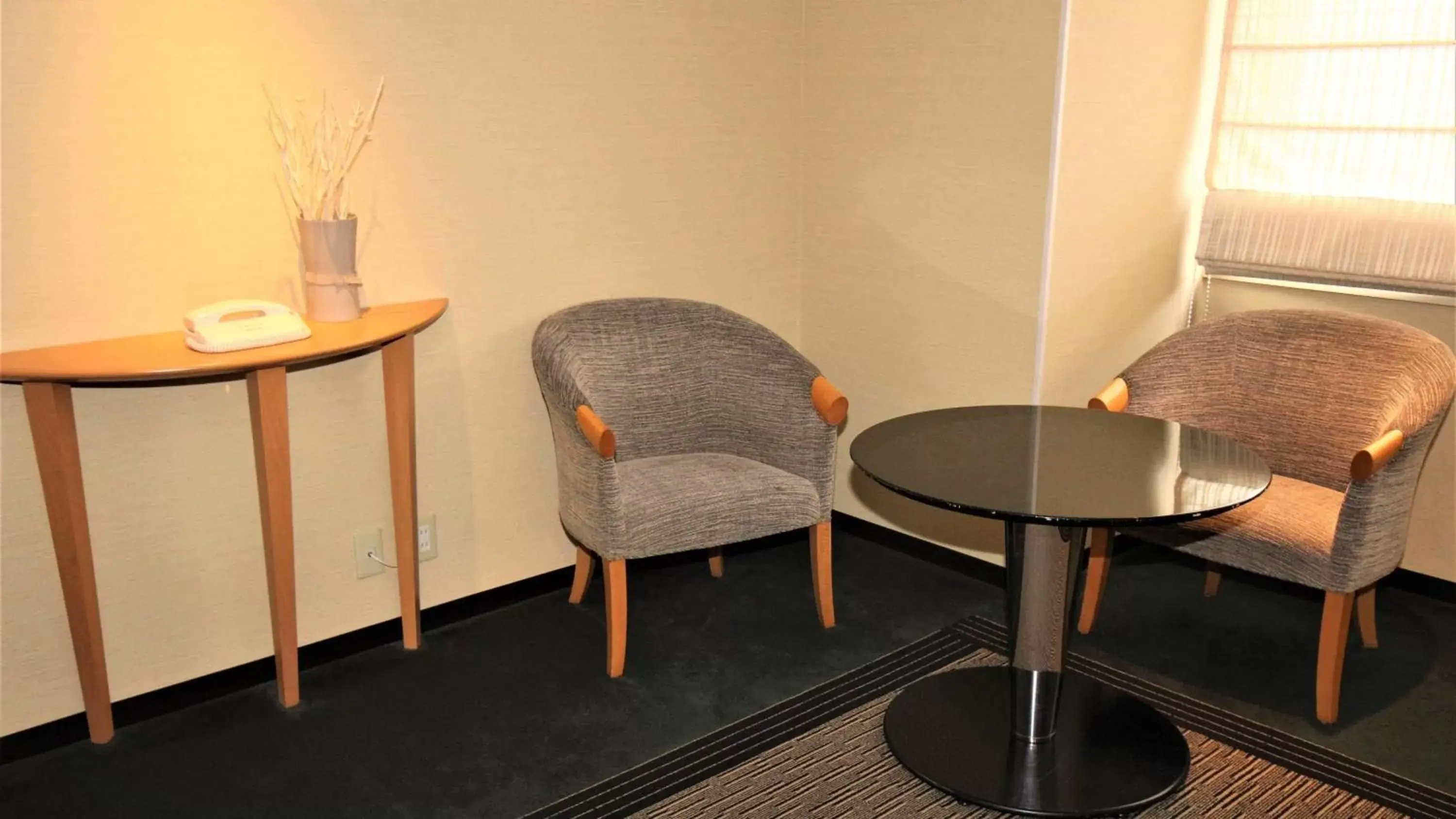 Lobby or reception, Seating Area in ANA Holiday Inn Sendai, an IHG Hotel