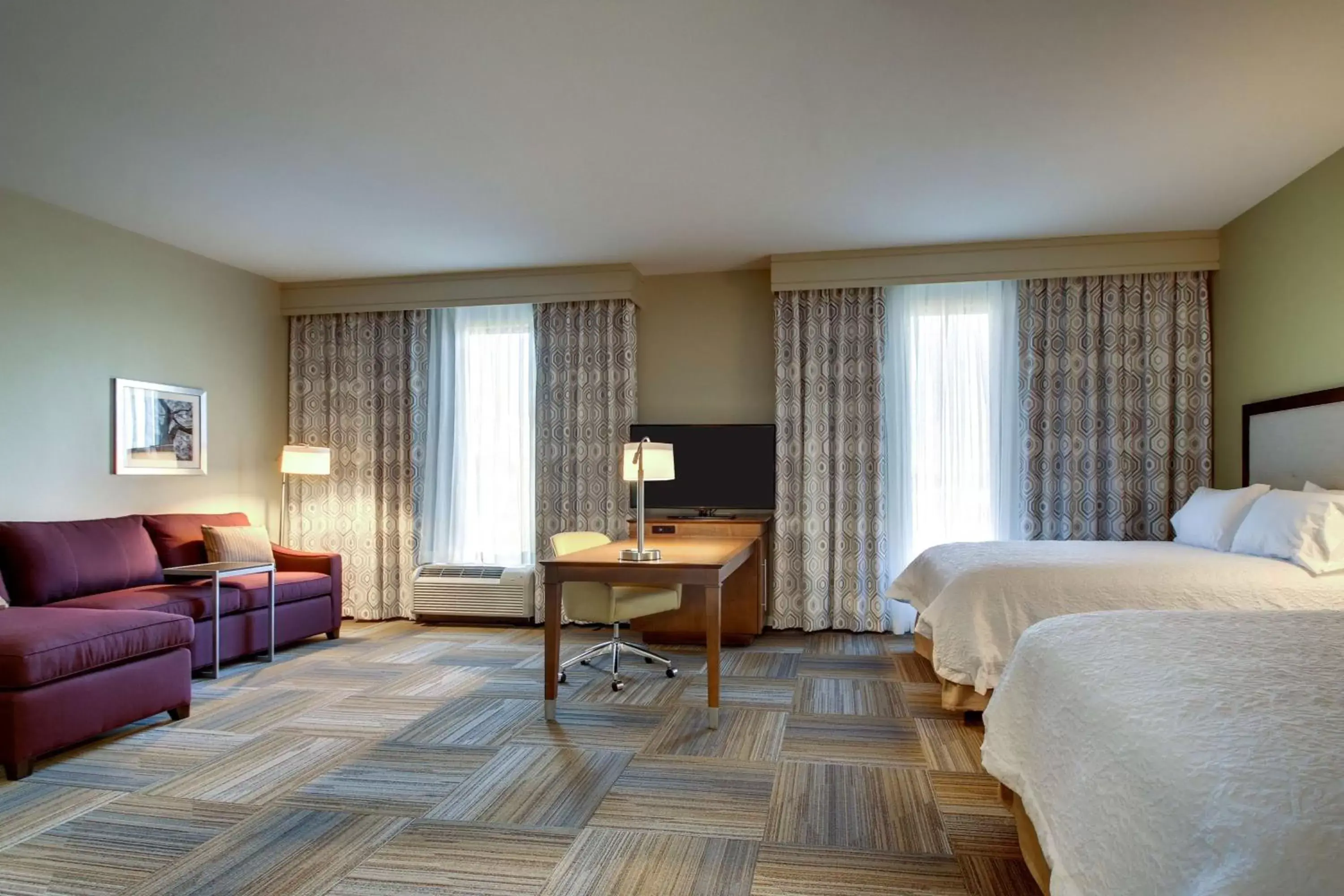 Bed, Seating Area in Hampton Inn & Suites Cordele
