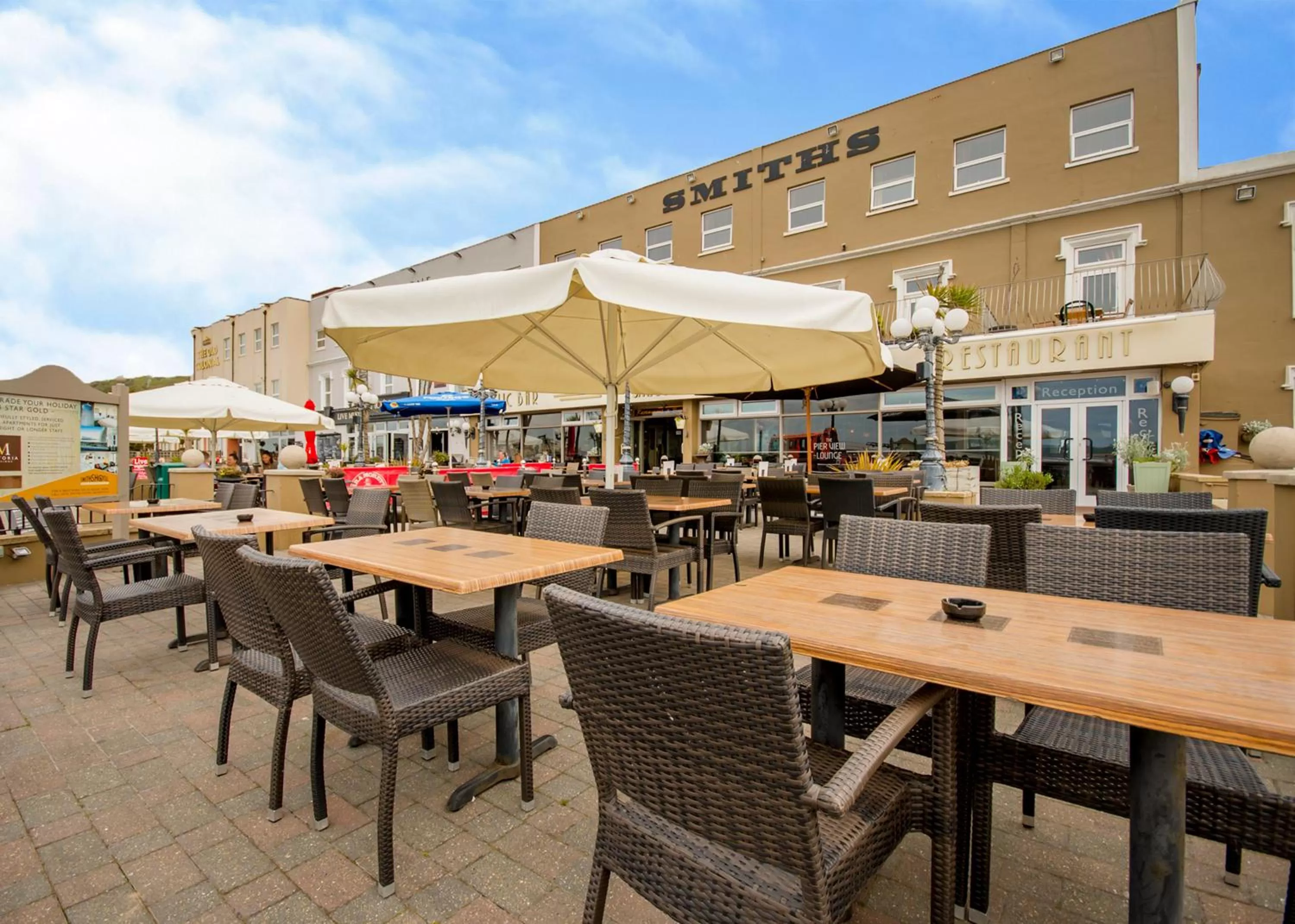 Facade/entrance, Restaurant/Places to Eat in Smiths Hotel