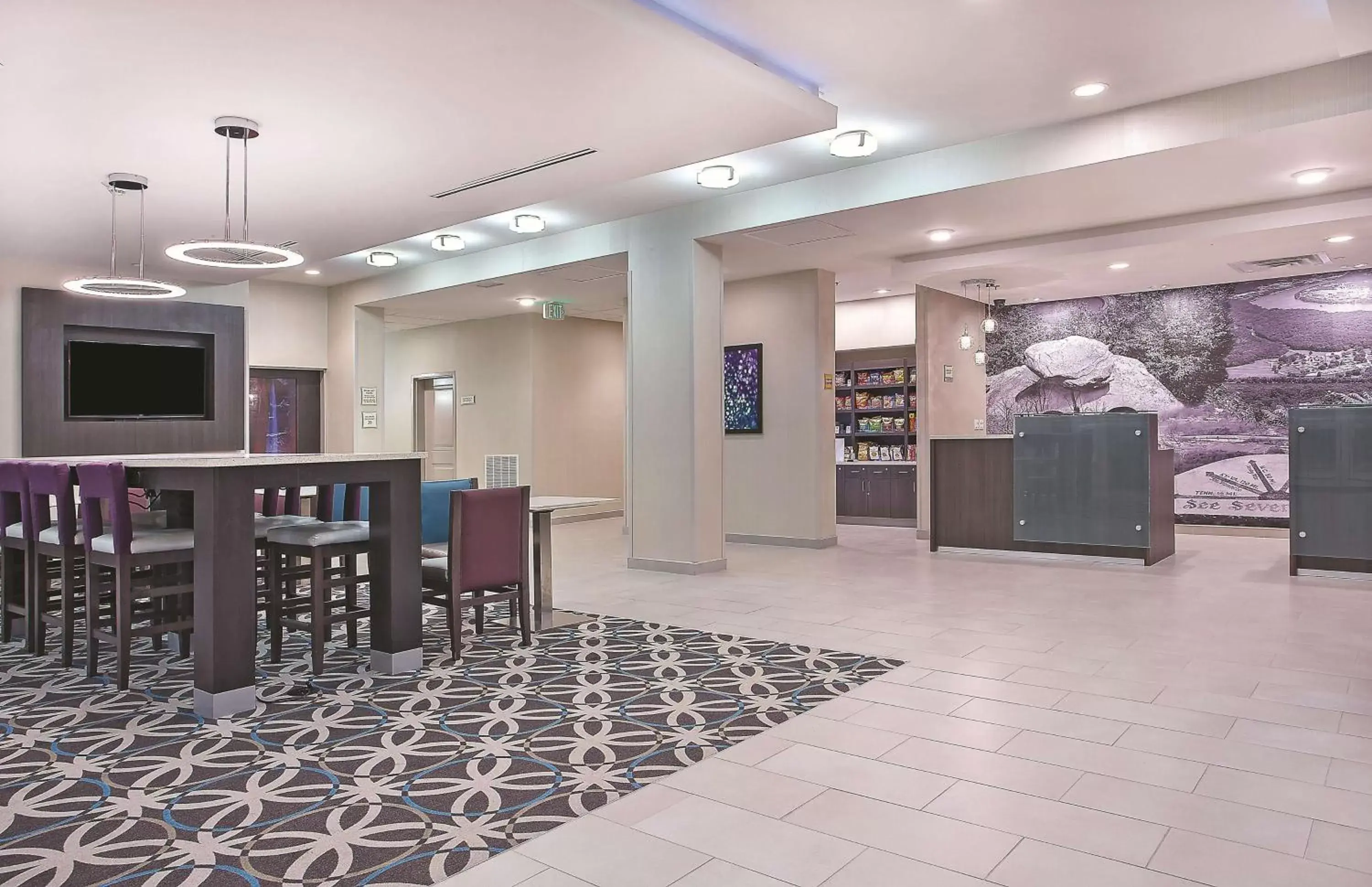 Lobby or reception in La Quinta by Wyndham Chattanooga - Lookout Mtn