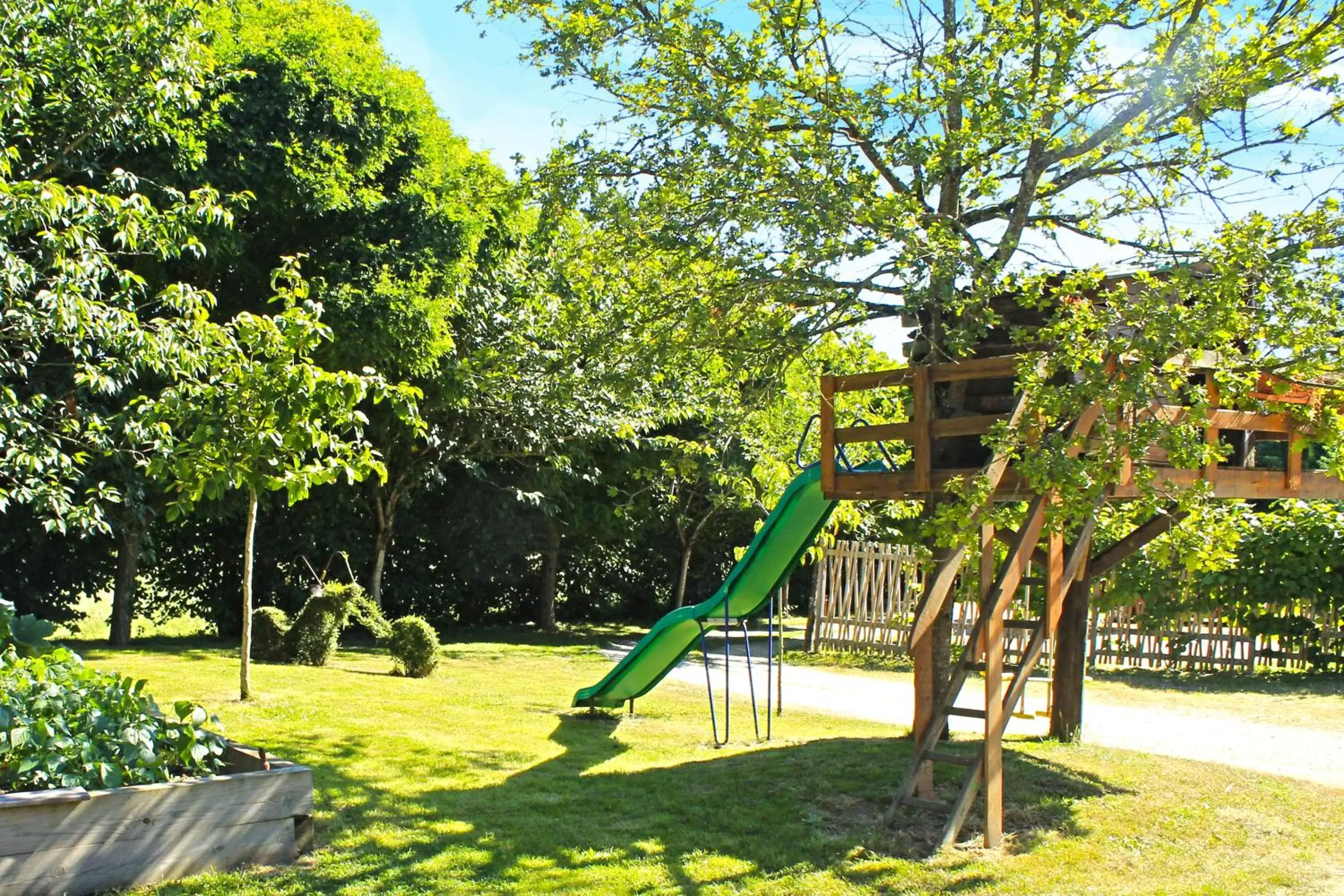 Garden, Children's Play Area in la Passerelle