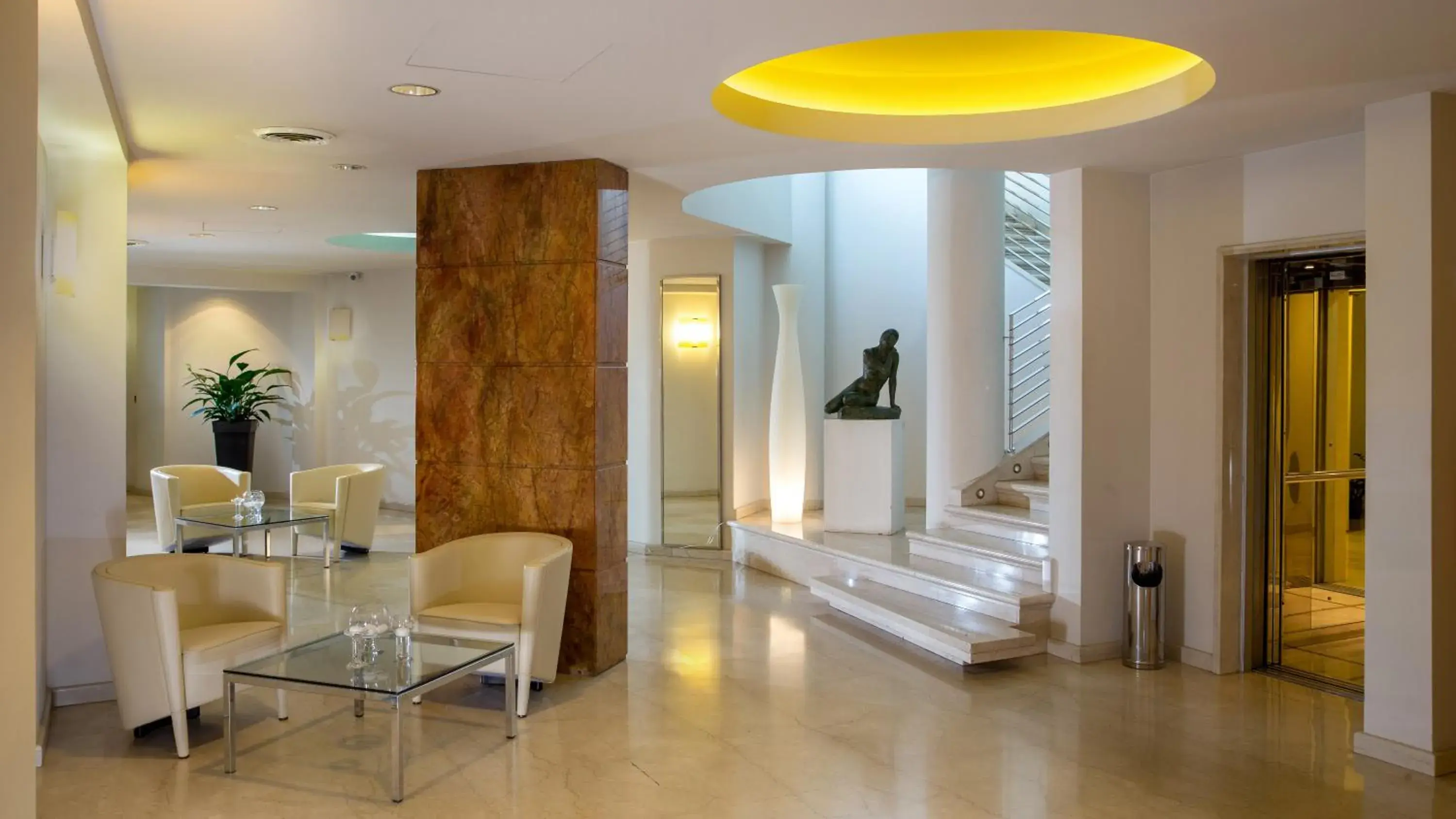 Lounge or bar, Lobby/Reception in Enea Hotel Aprilia