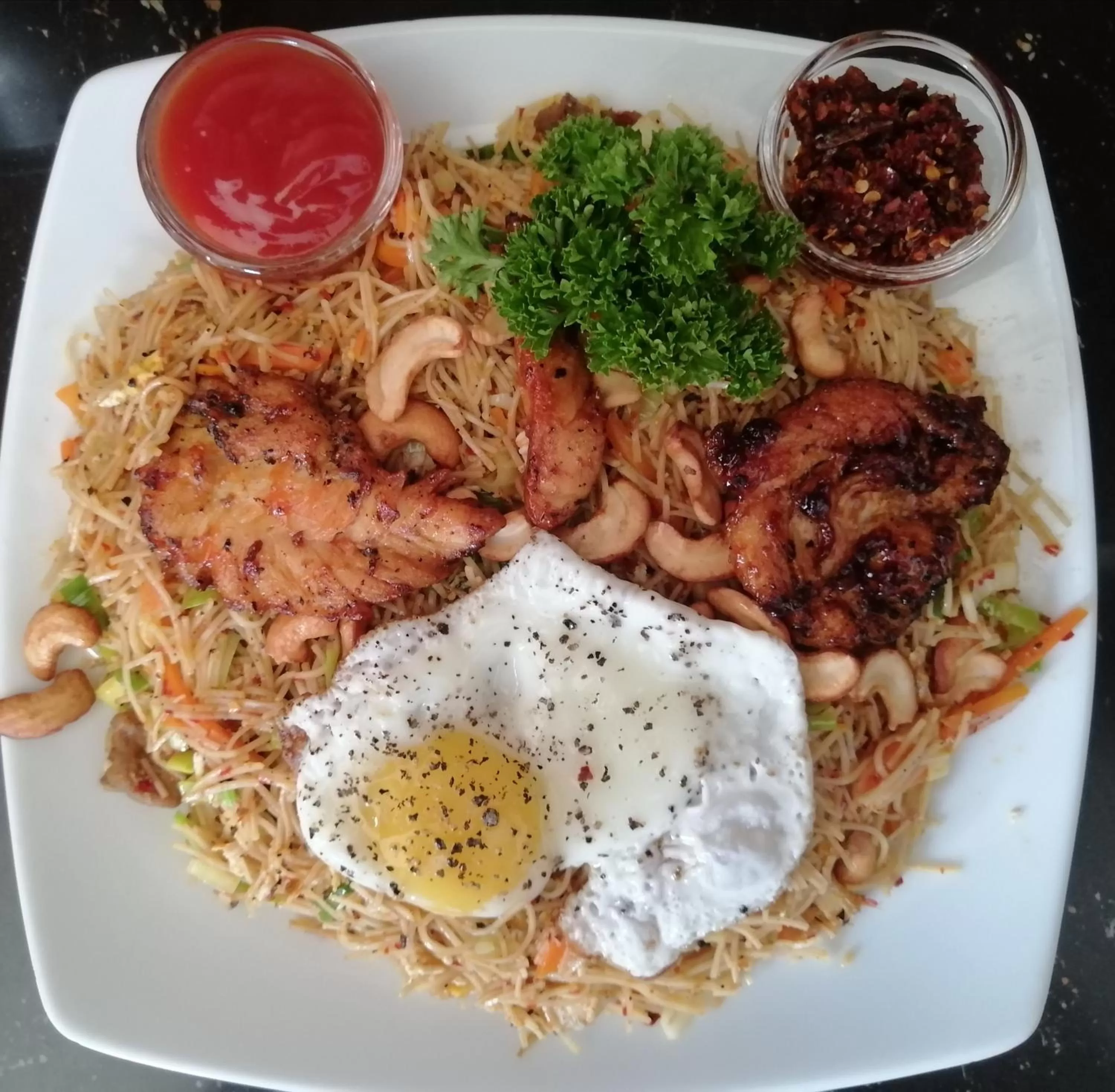 Le Petit Hotel & Restaurant