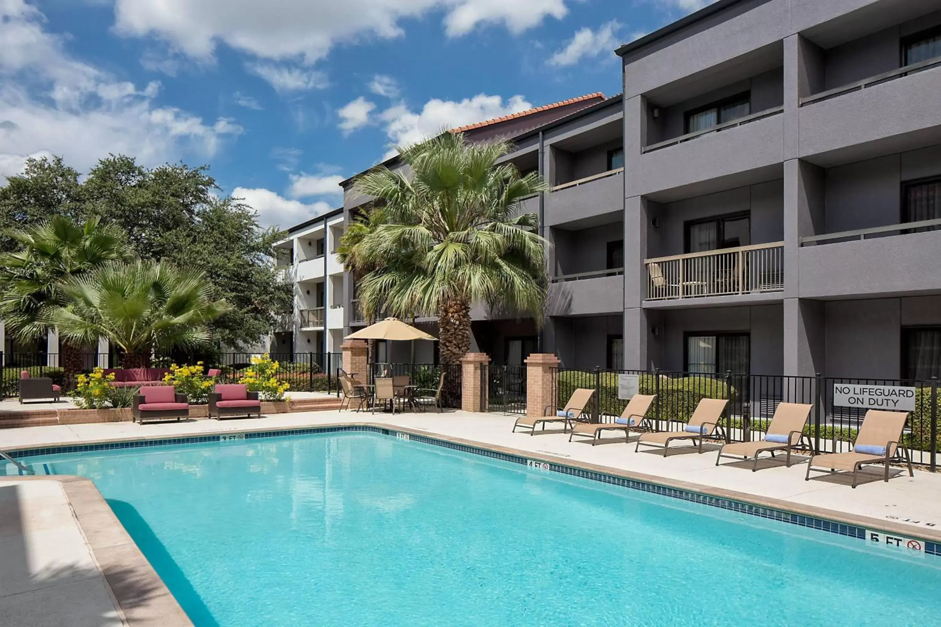 Swimming Pool in Courtyard by Marriott San Antonio Downtown