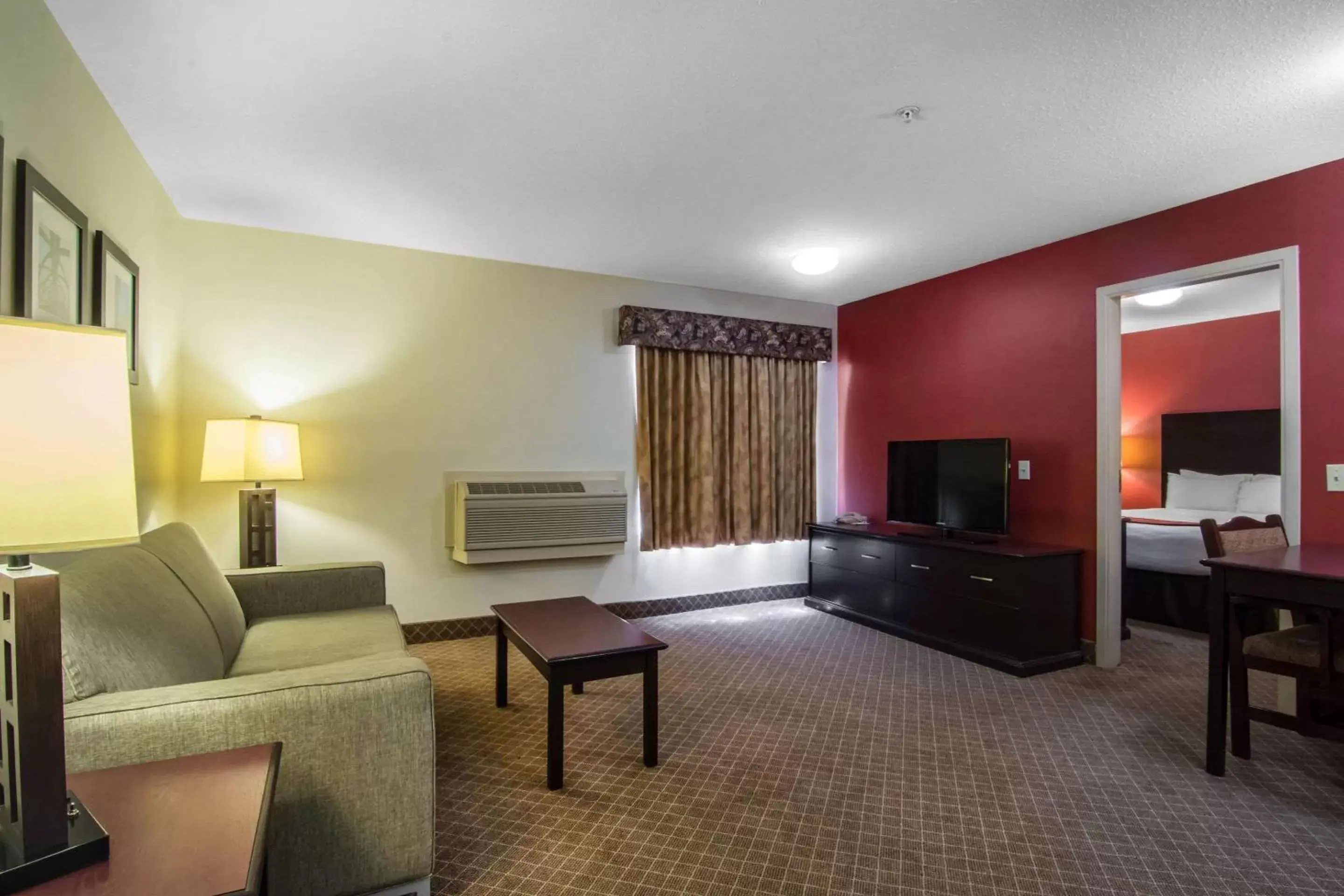 Photo of the whole room, Seating Area in Comfort Inn & Suites Airport South