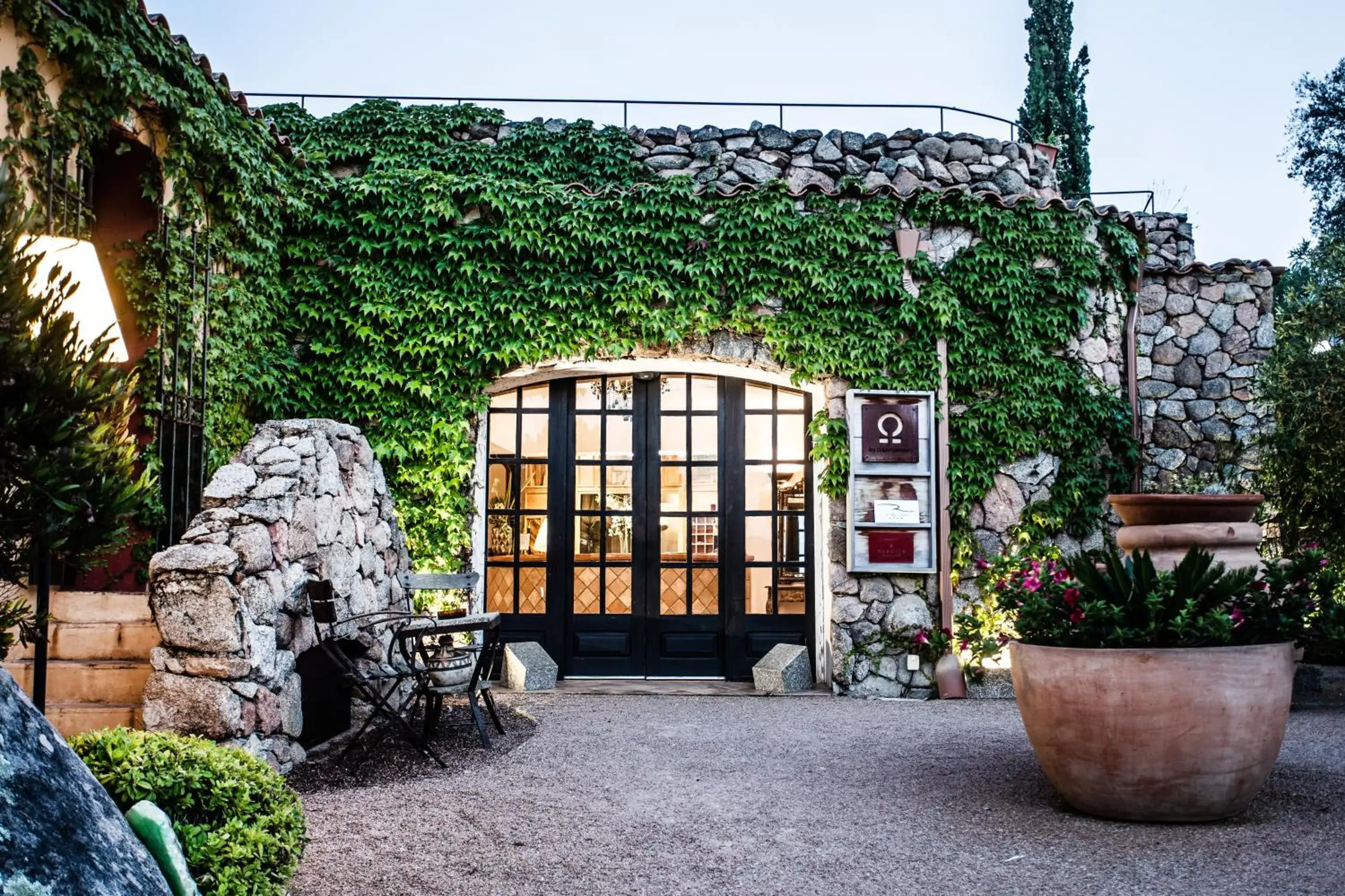 Lobby or reception, Property Building in Le Roc E Fiori Hotel - Les Collectionneurs