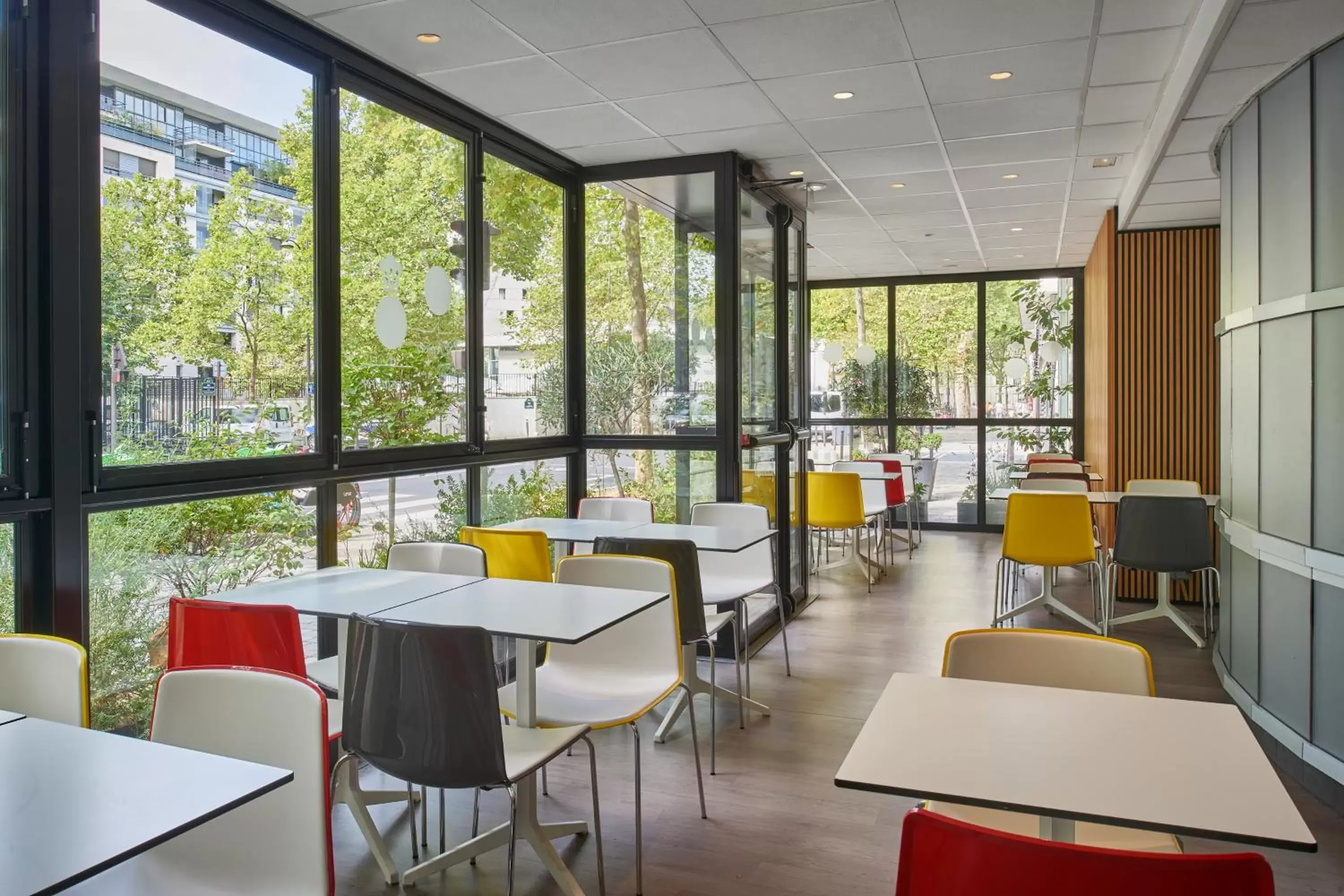 Restaurant/Places to Eat in Hotel Campanile Paris-Bercy Village