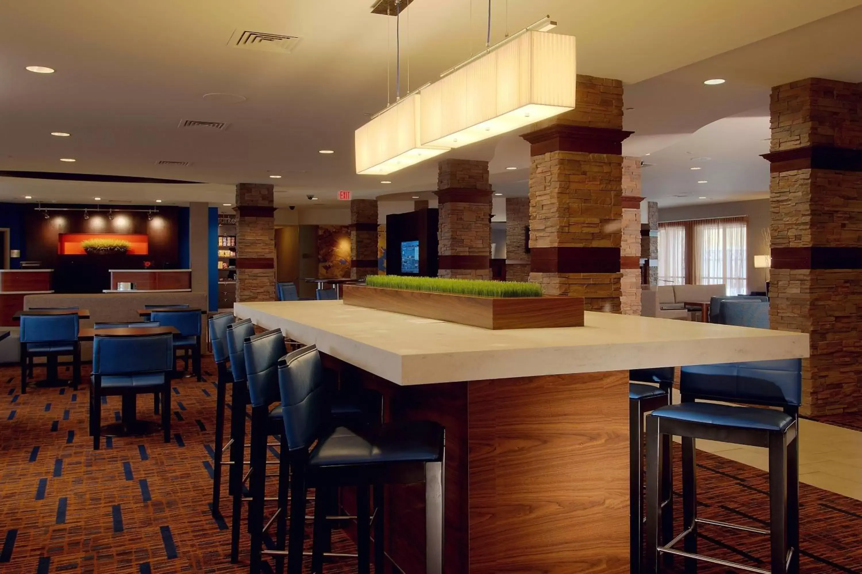 Restaurant/places to eat, Lounge/Bar in Courtyard by Marriott Madison West / Middleton