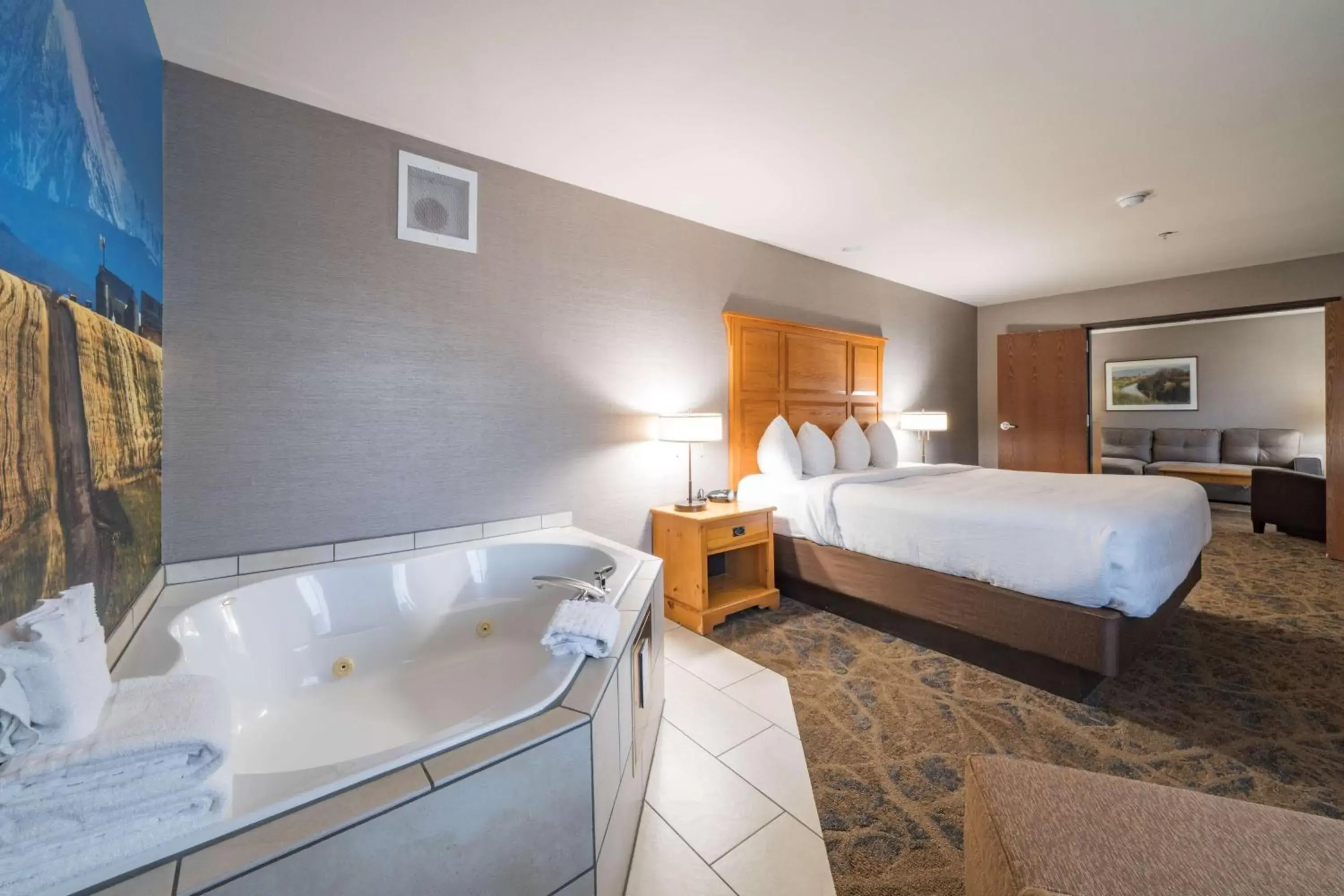 King Suite with Roll-In Shower - Mobility Accessible/Non-Smoking in Best Western Plus GranTree Inn King Suite with Roll-In Shower - Mobility Accessible/Non-Smoking in Best Western Plus GranTree Inn