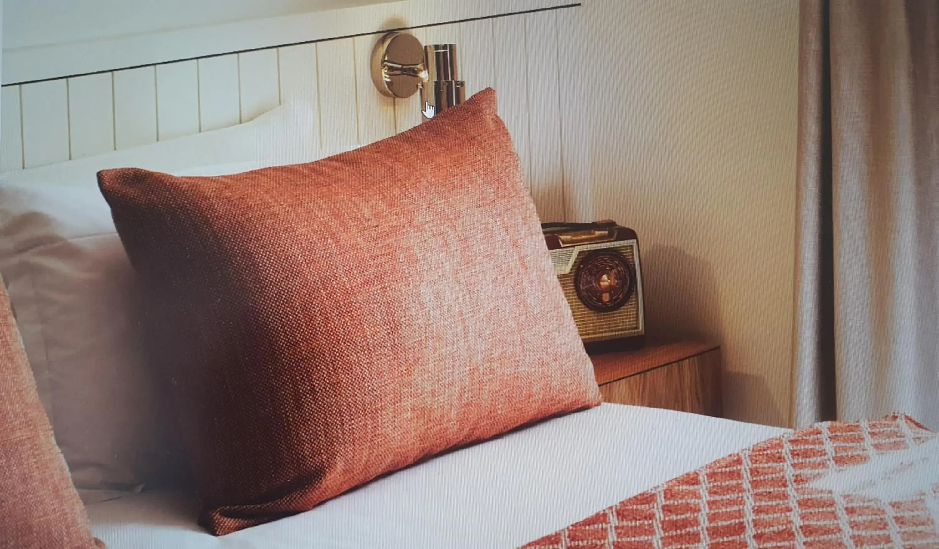 Bedroom, Bed in Hôtel Monsieur Aristide