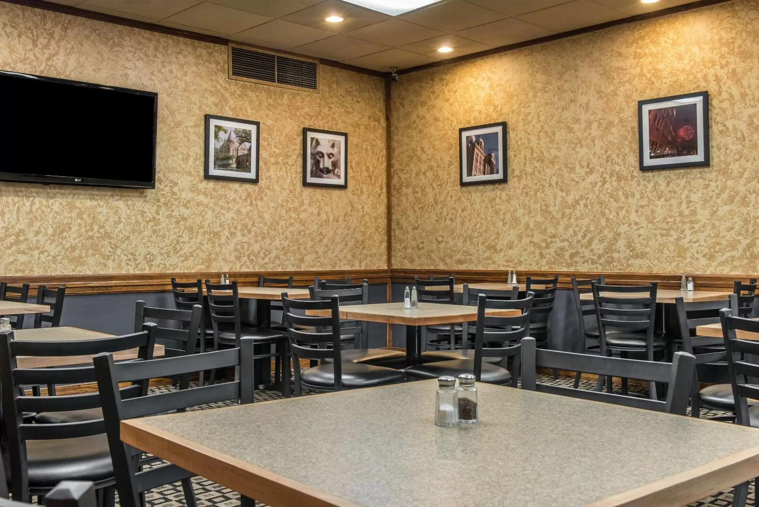 Restaurant/Places to Eat in Quality Inn Hermitage