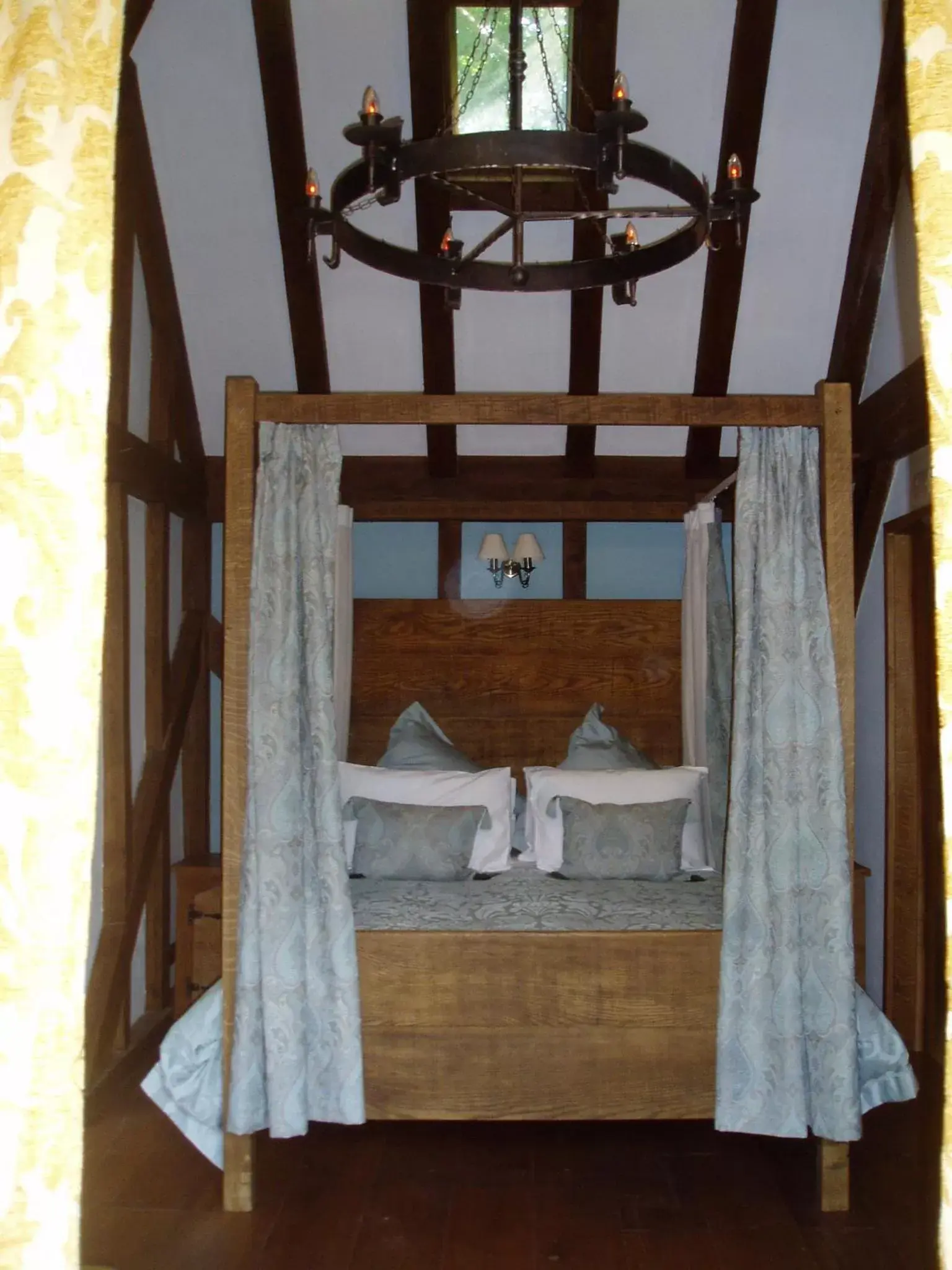 Bedroom, Bed in The Chequers Inn