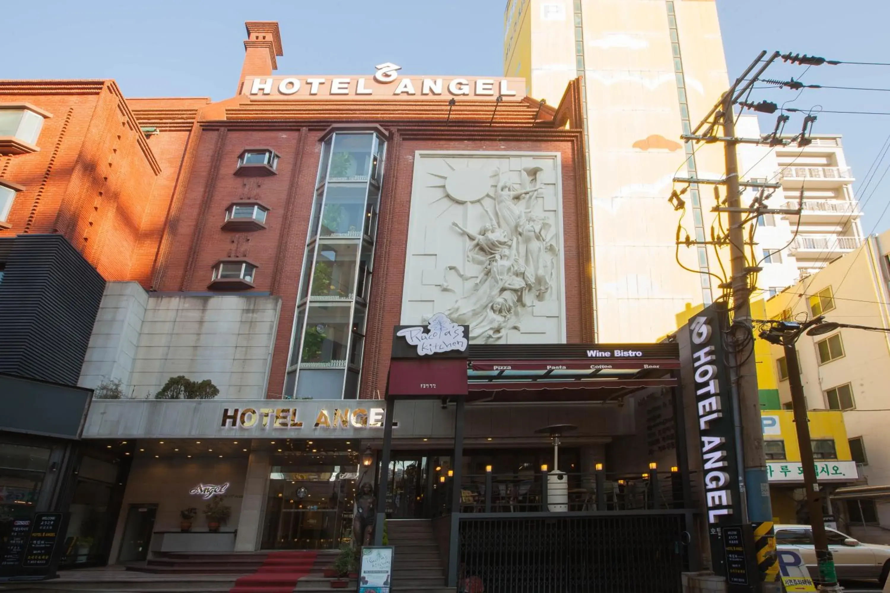 Facade/entrance in Angel Hotel Facade/entrance in Angel Hotel