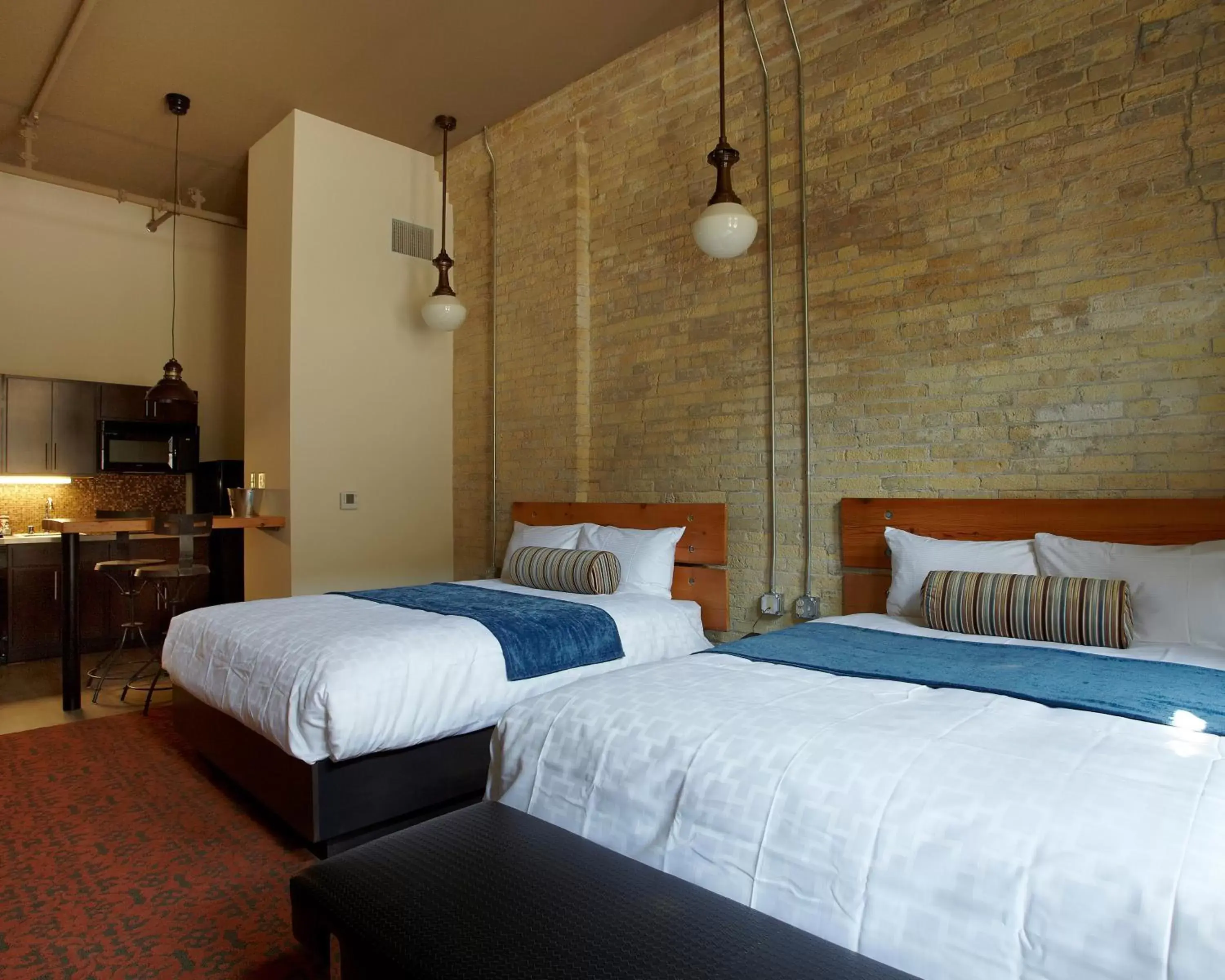 Guests, Bed in Brewhouse Inn and Suites