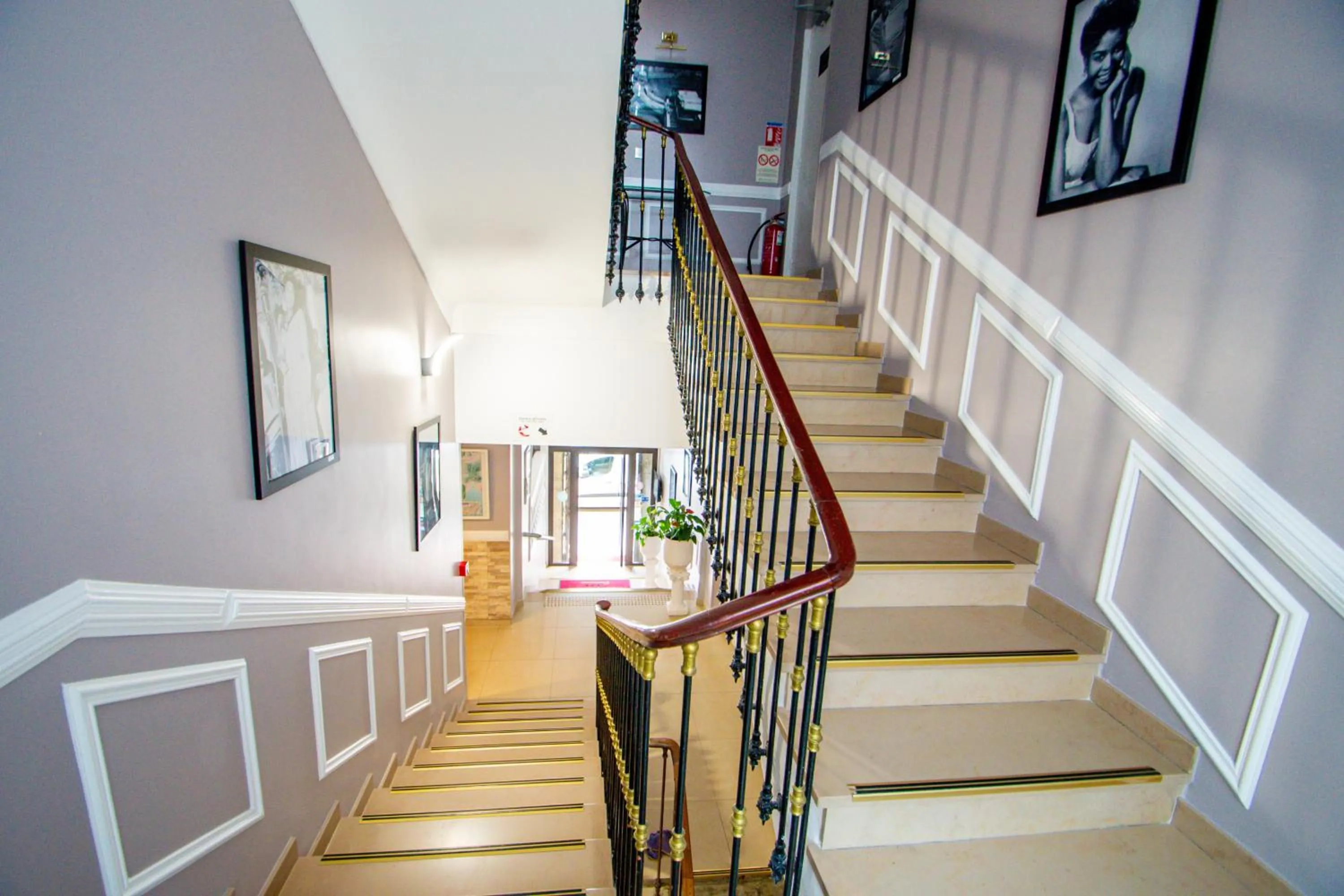 Property building in Hôtel Parisien