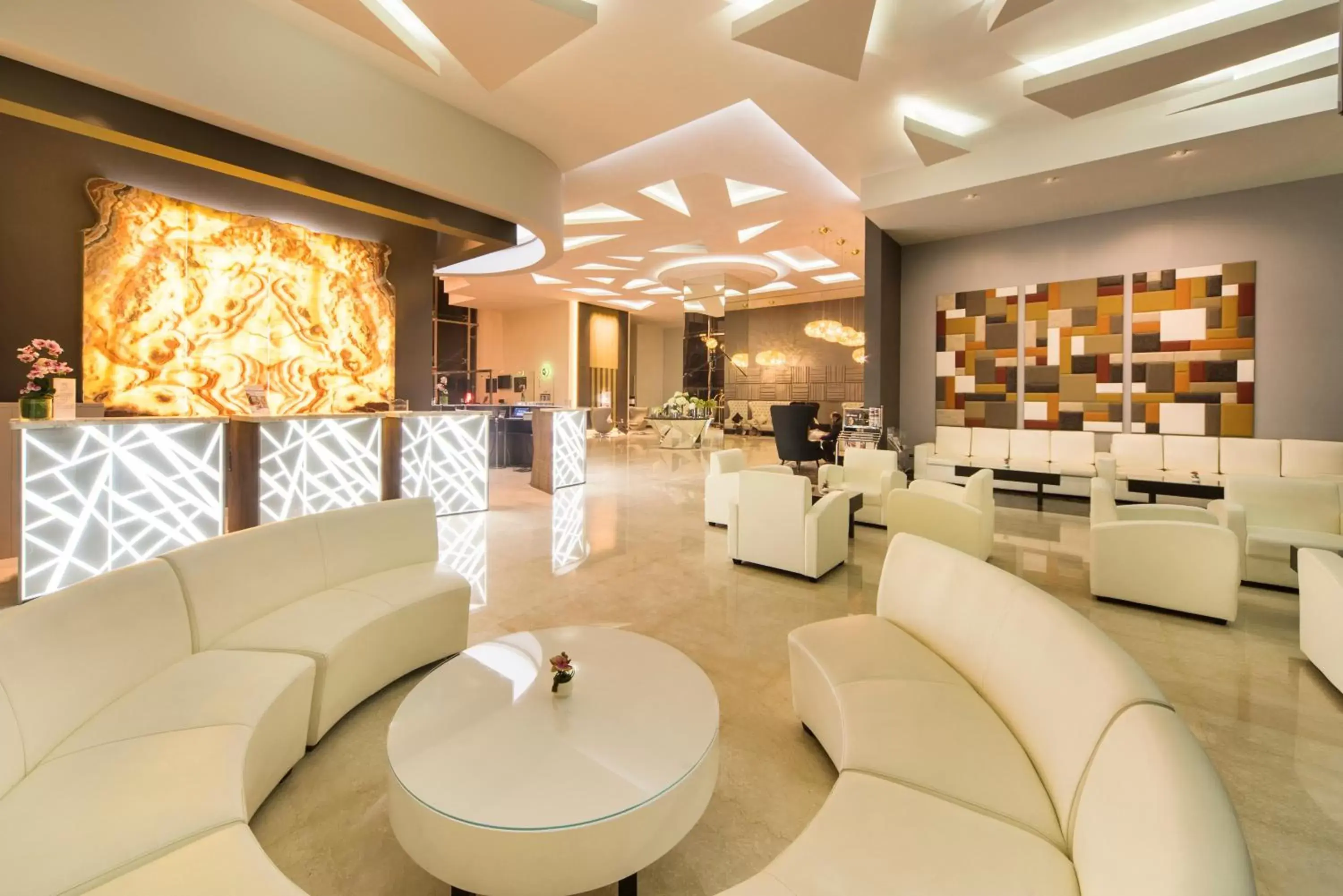 Lobby or reception, Lounge/Bar in Best Western Plus Doha