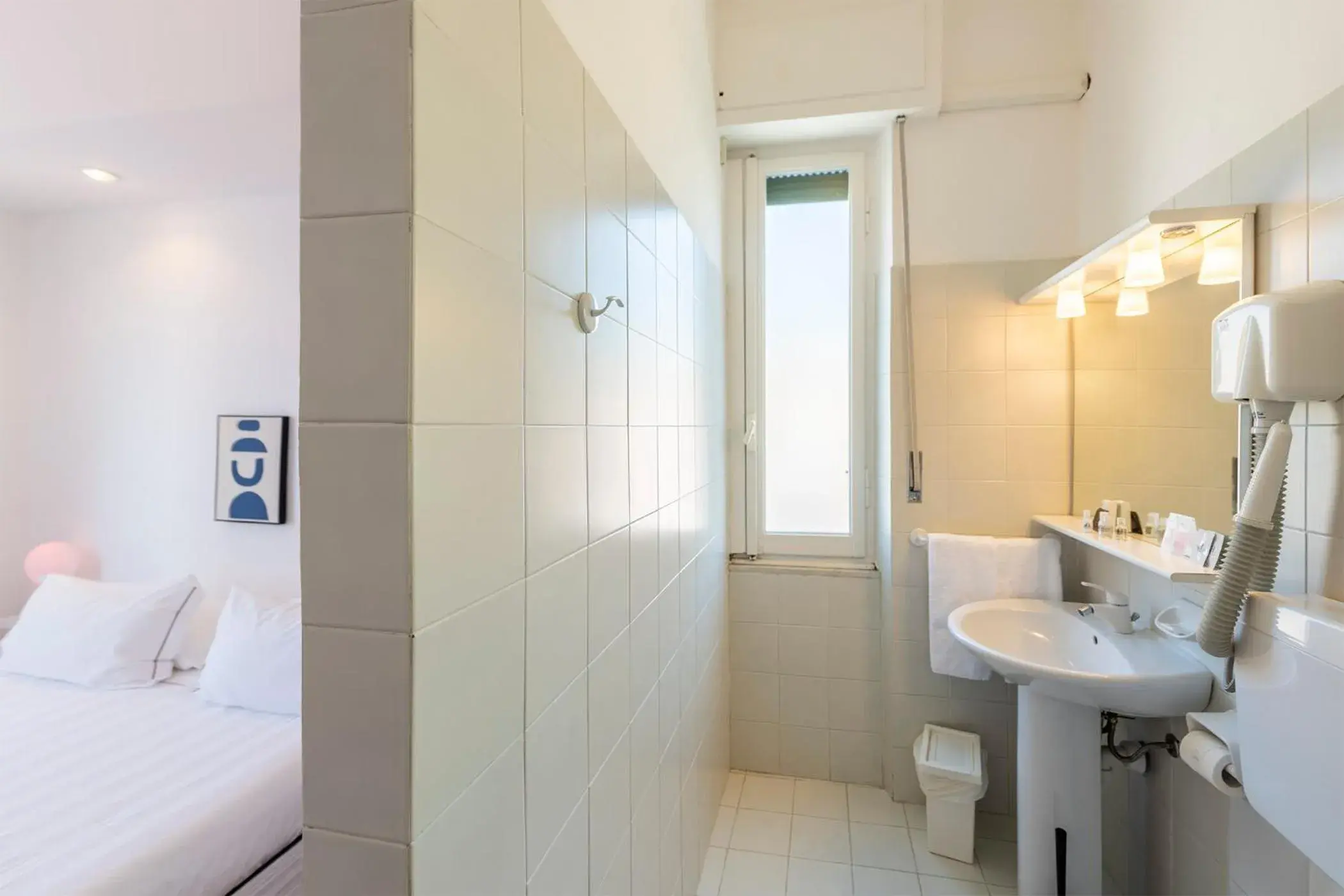 Shower, Bathroom in Hotel San Michele