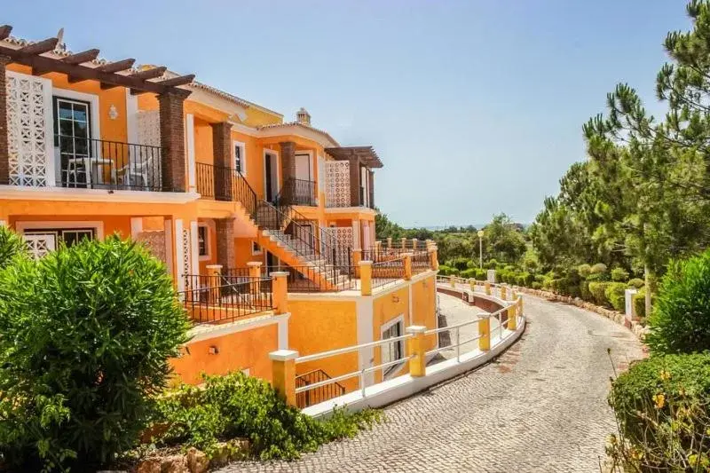 Standard Apartment in Colina da Lapa & Villas Standard Apartment in Colina da Lapa & Villas