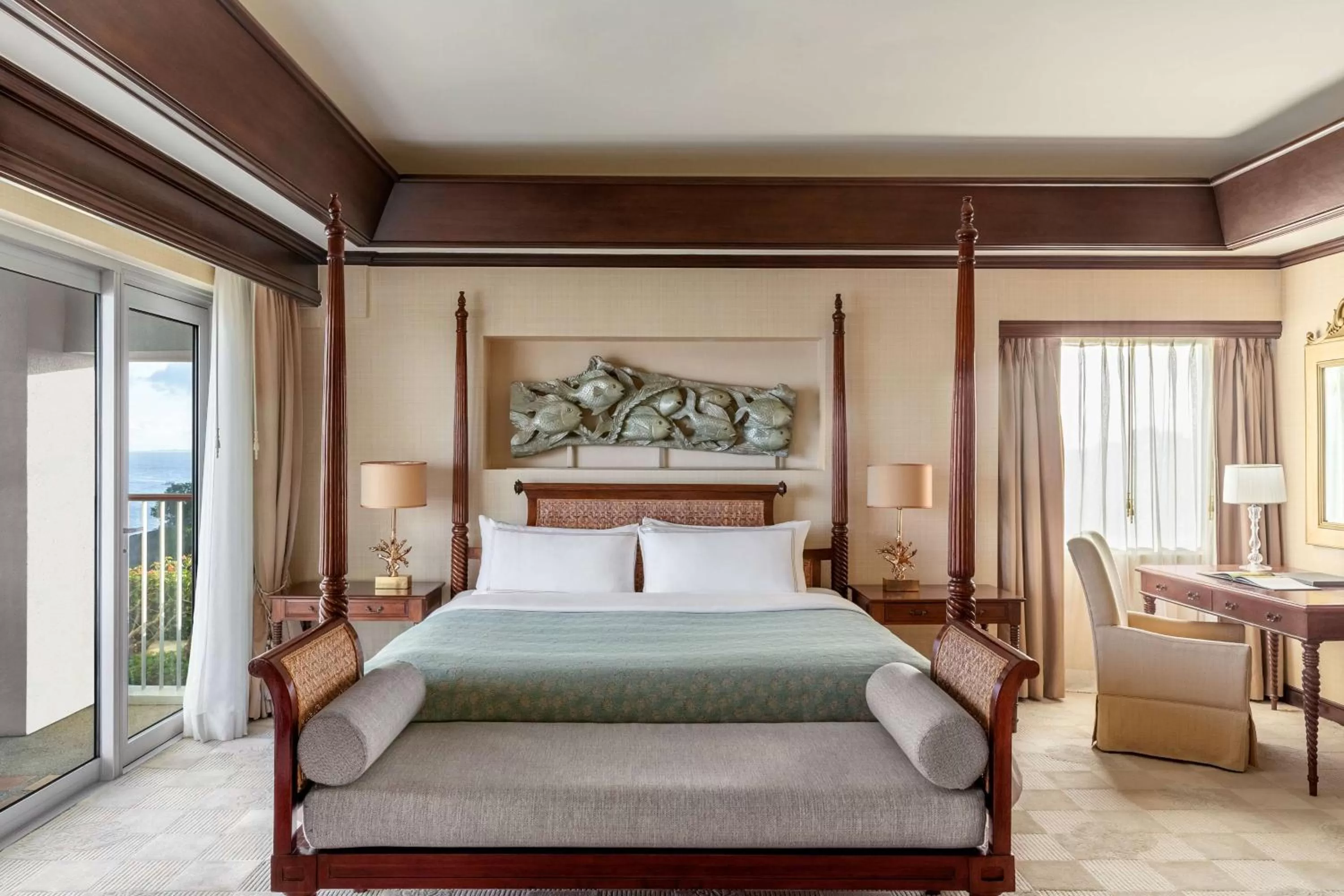 Photo of the whole room, Bed in Shangri-La Mactan, Cebu