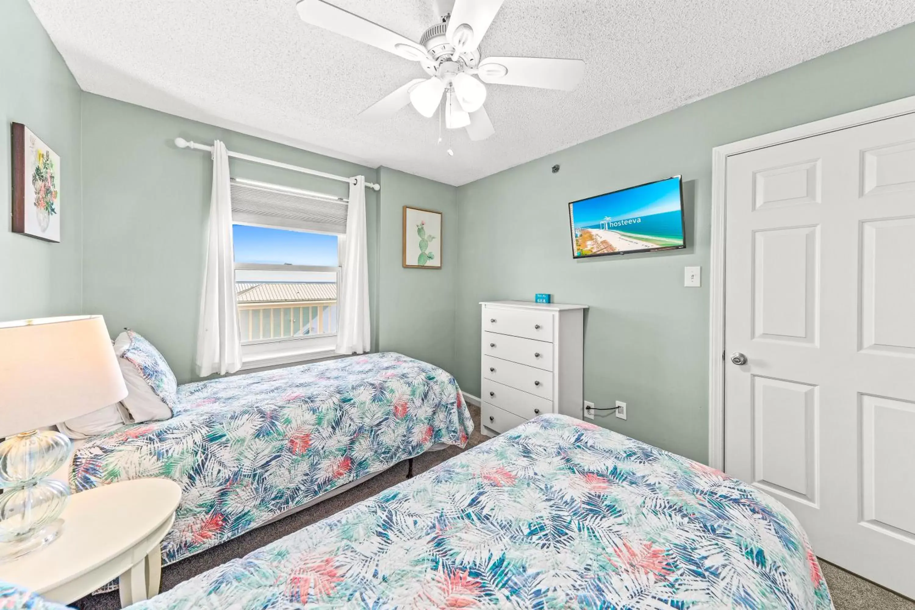 Bedroom, Bed in Tradewinds Unit 406