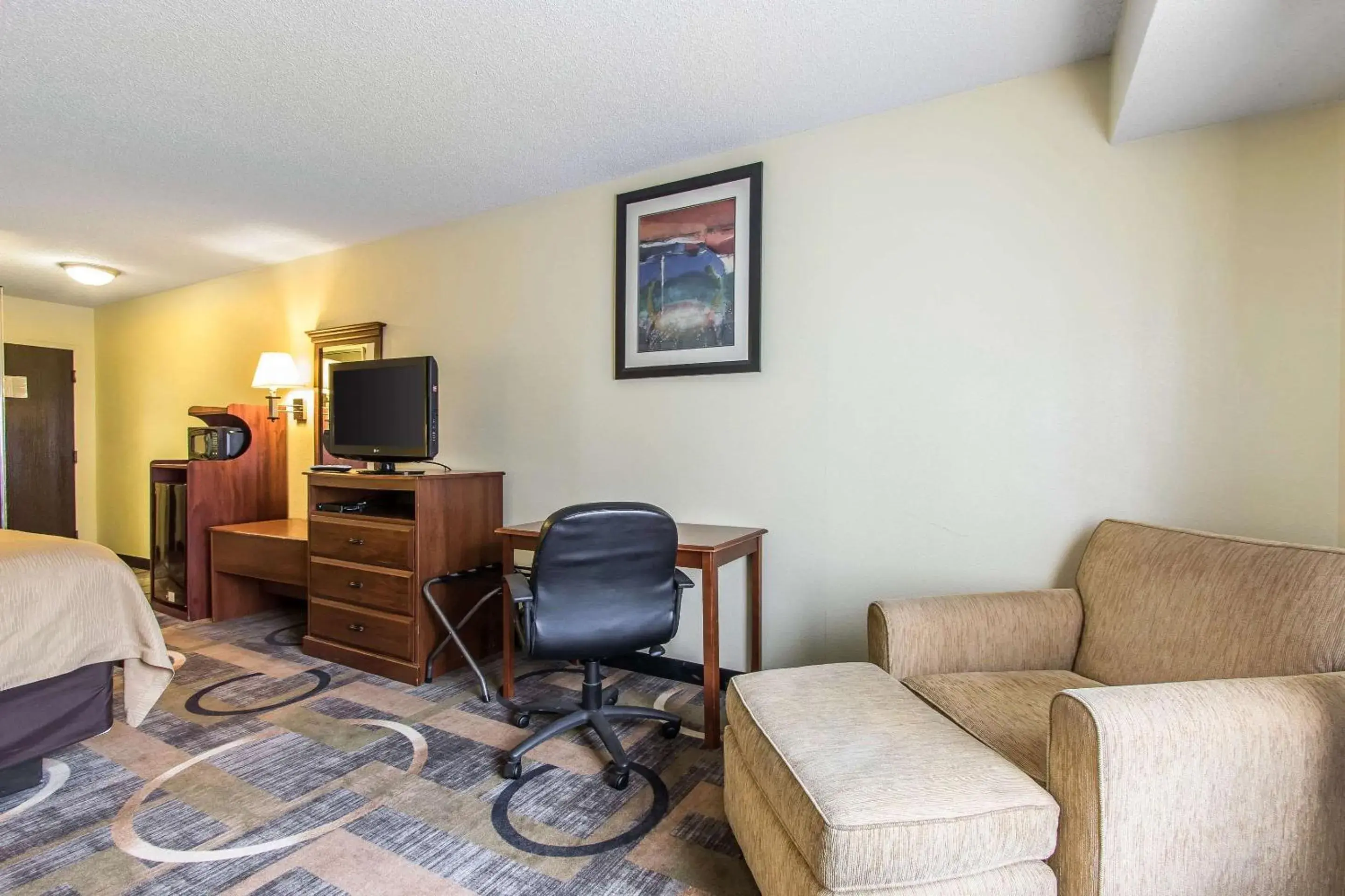 Photo of the whole room, Seating Area in Quality Inn & Suites Memphis East