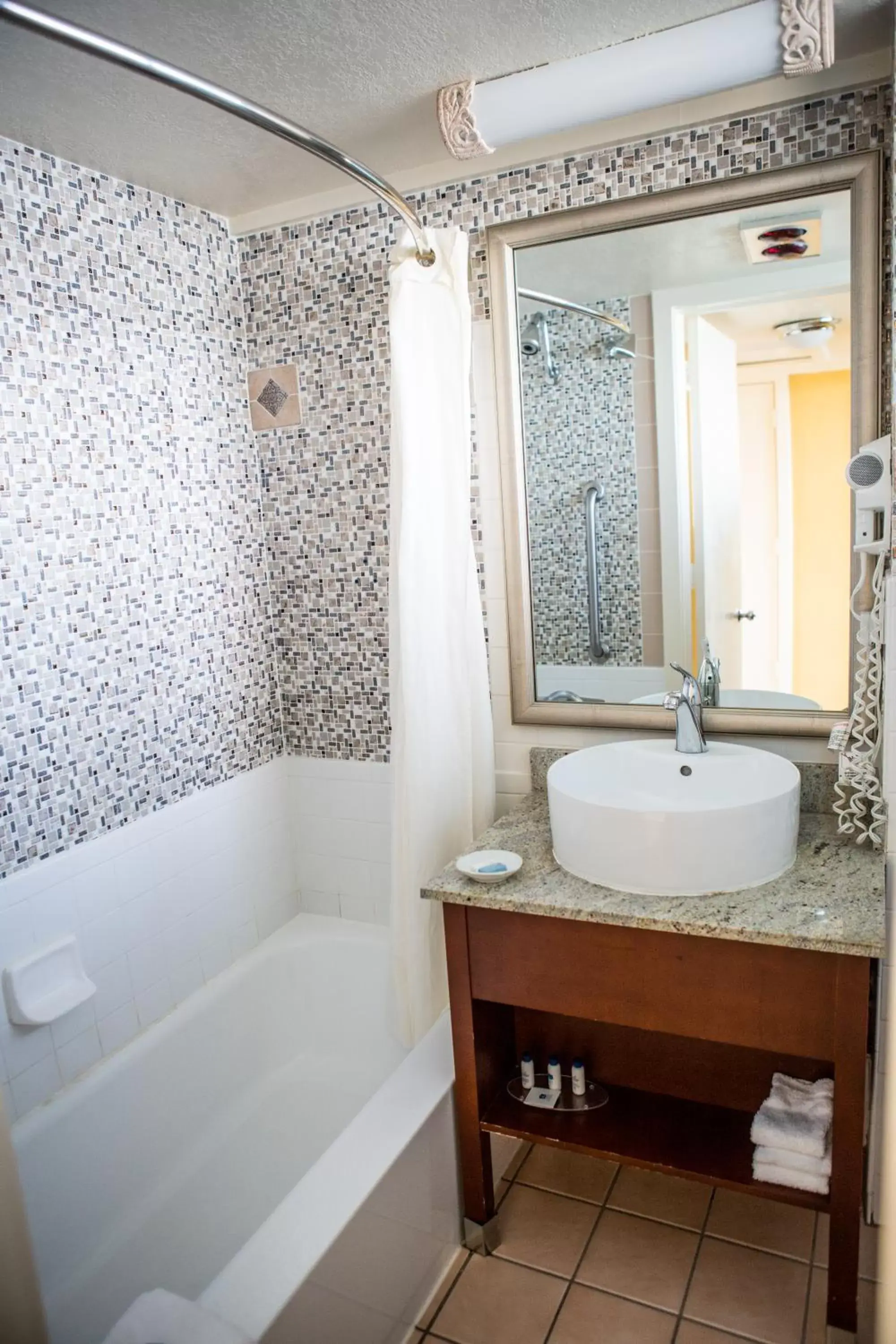 Bathroom in Best Western Plus Yacht Harbor Inn