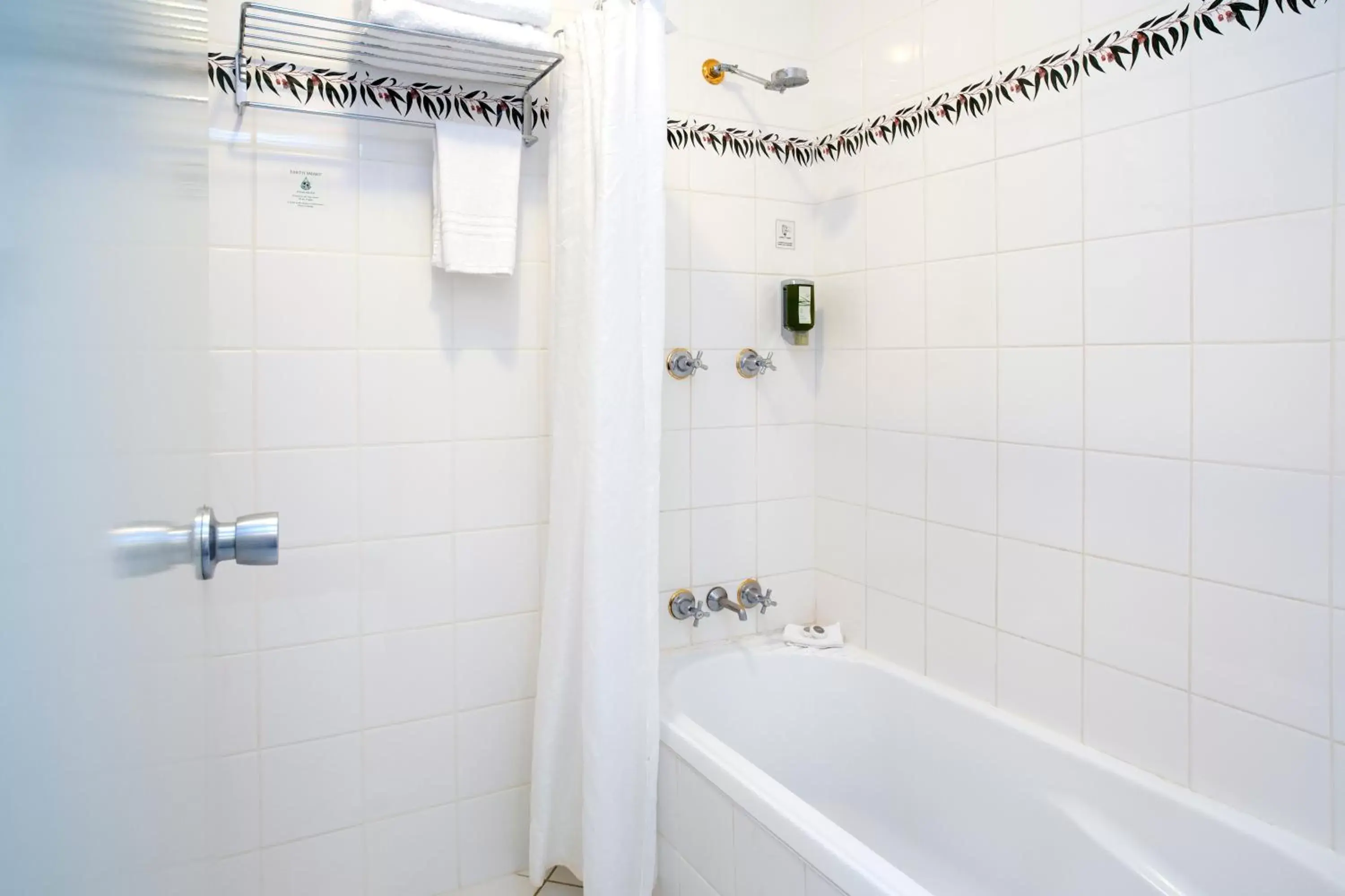 Shower, Bathroom in Alpha Hotel Canberra