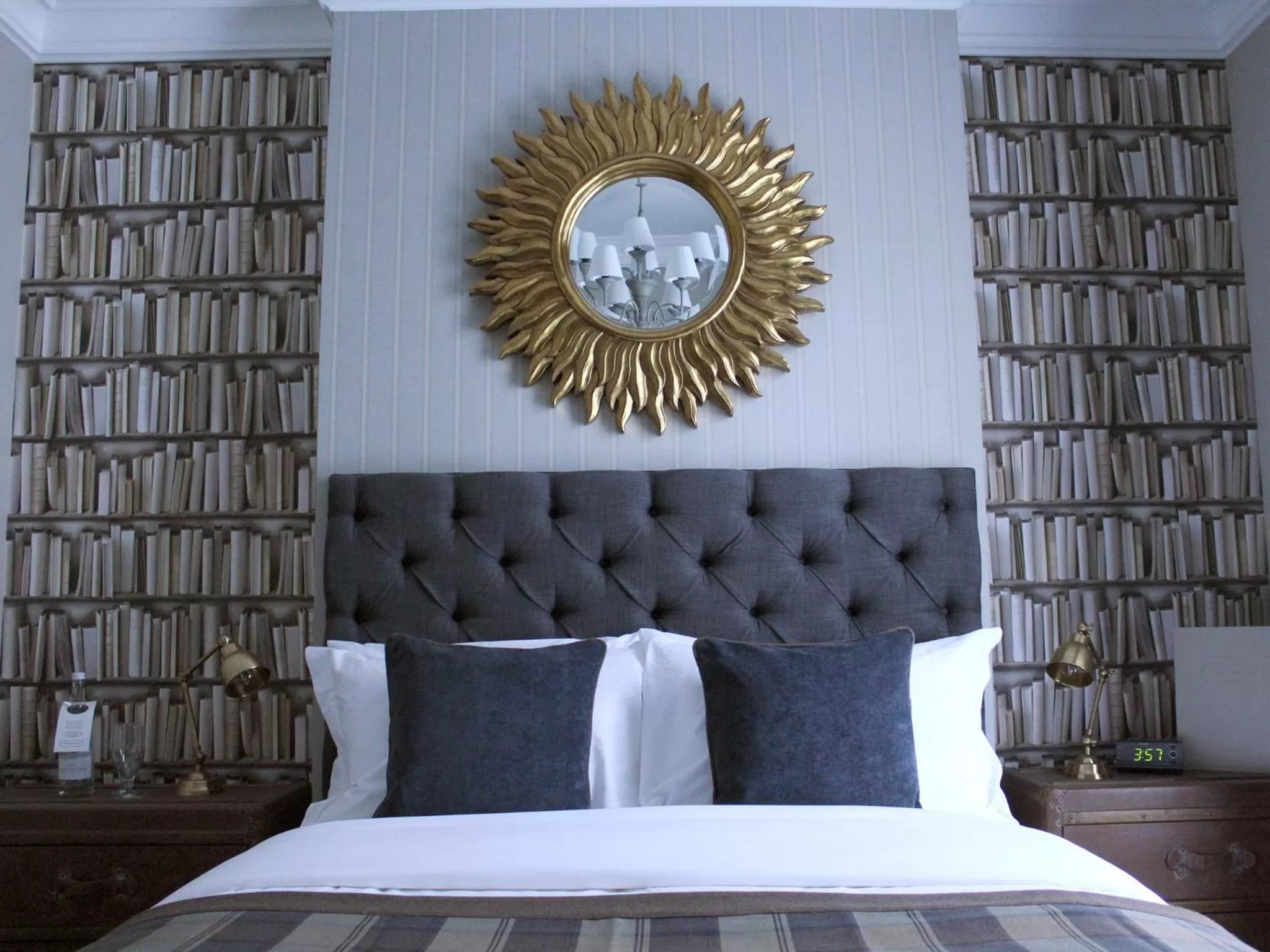 Decorative detail, Bed in The One Tun Pub & Rooms