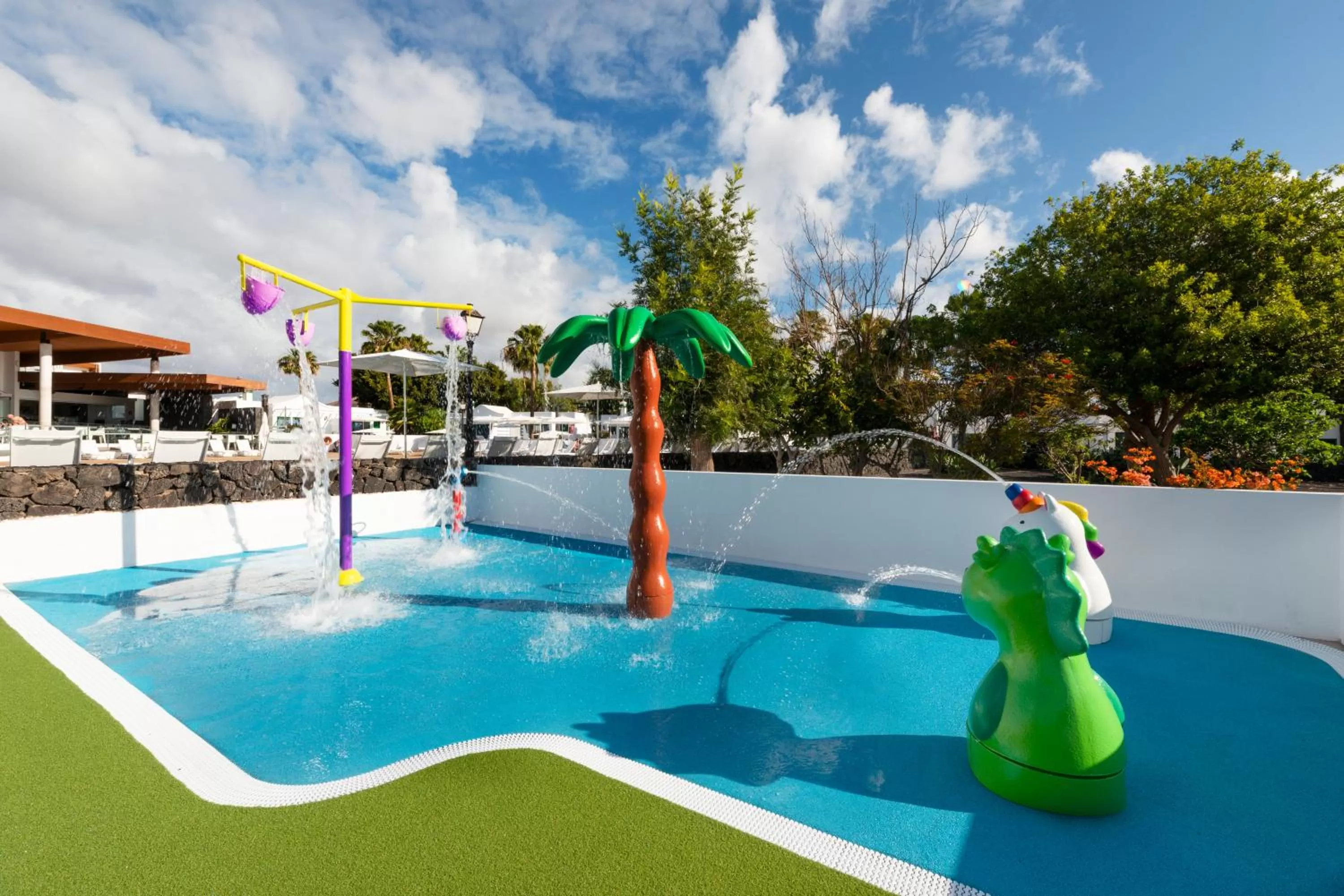 Entertainment in Hyde Park Lane