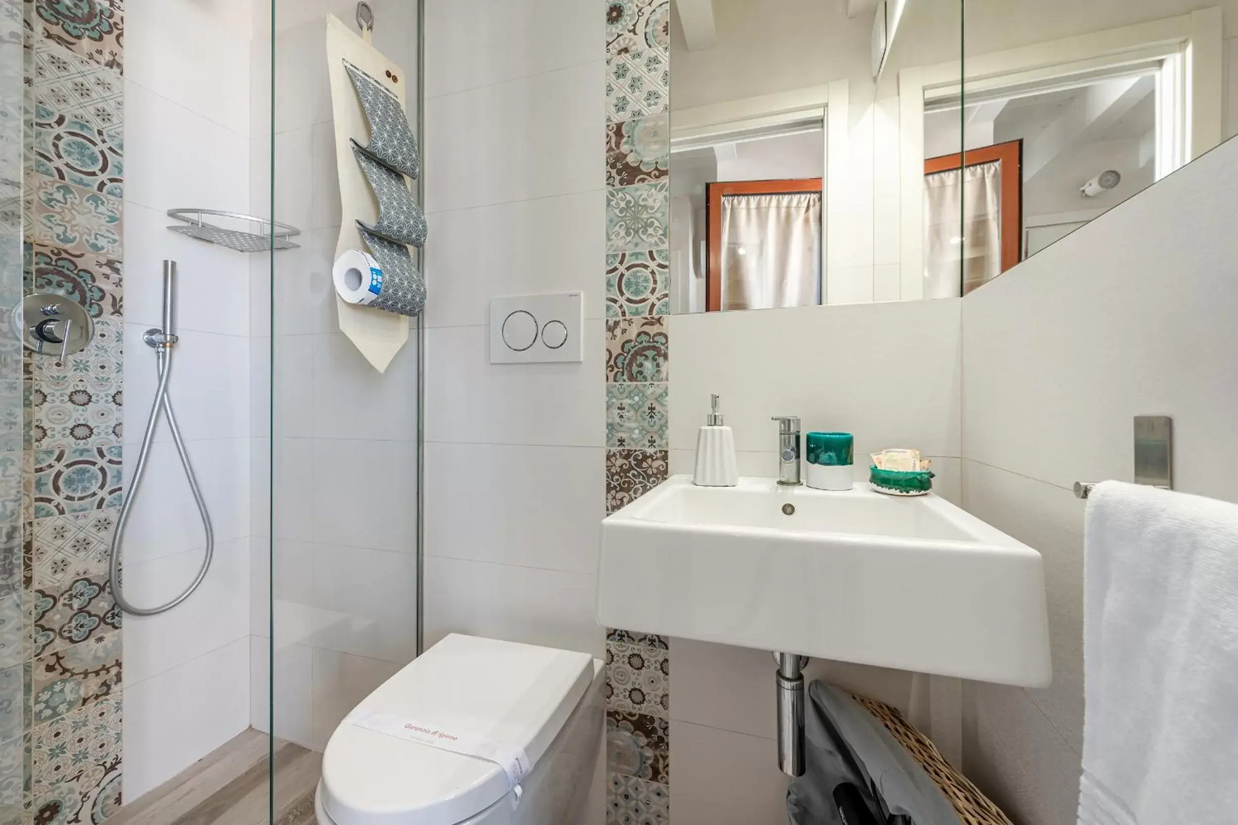 Shower, Bathroom in Respiro del mare