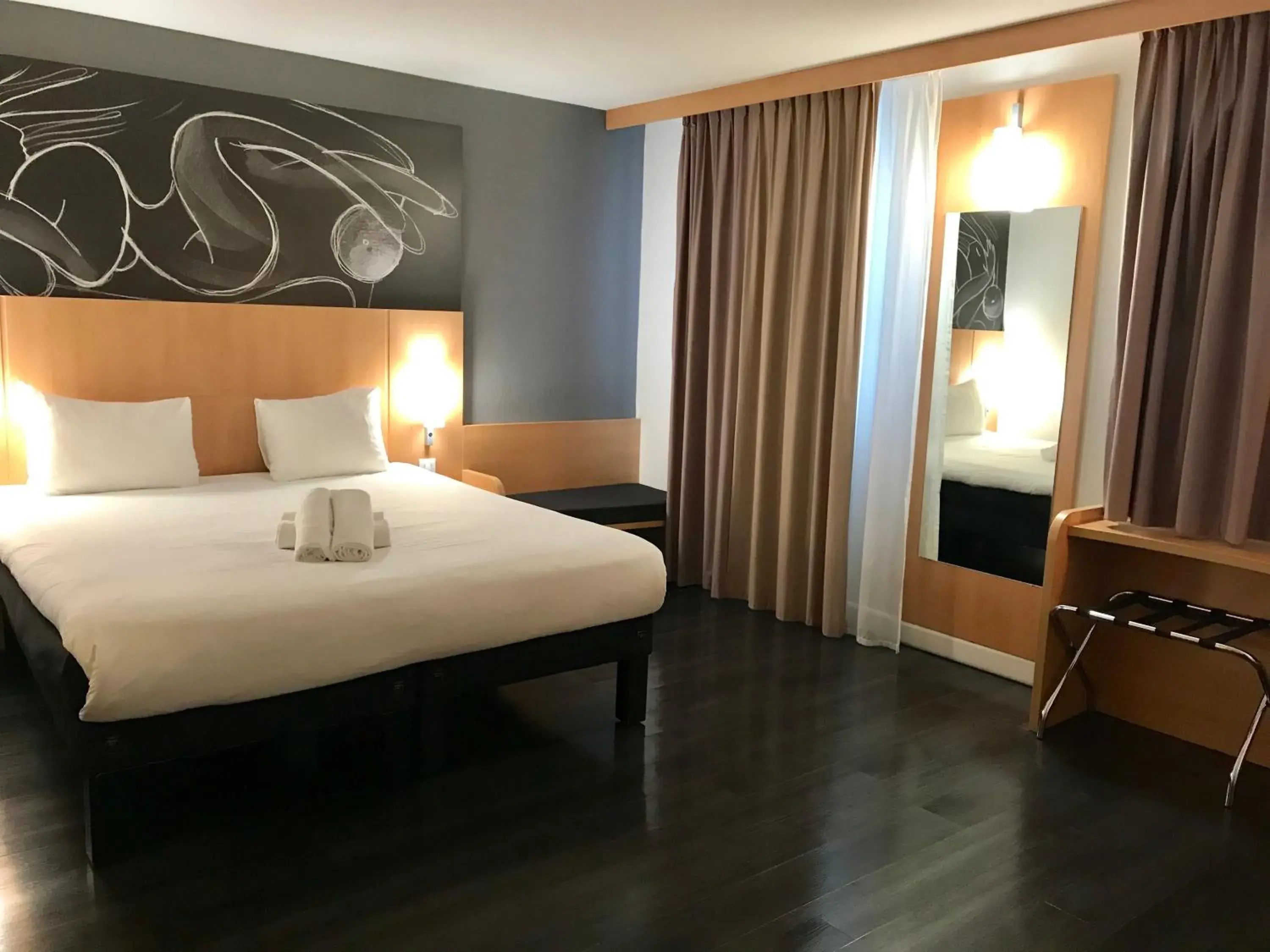 Photo of the whole room, Bed in easyHotel Nice Palais des Congrès – Old Town