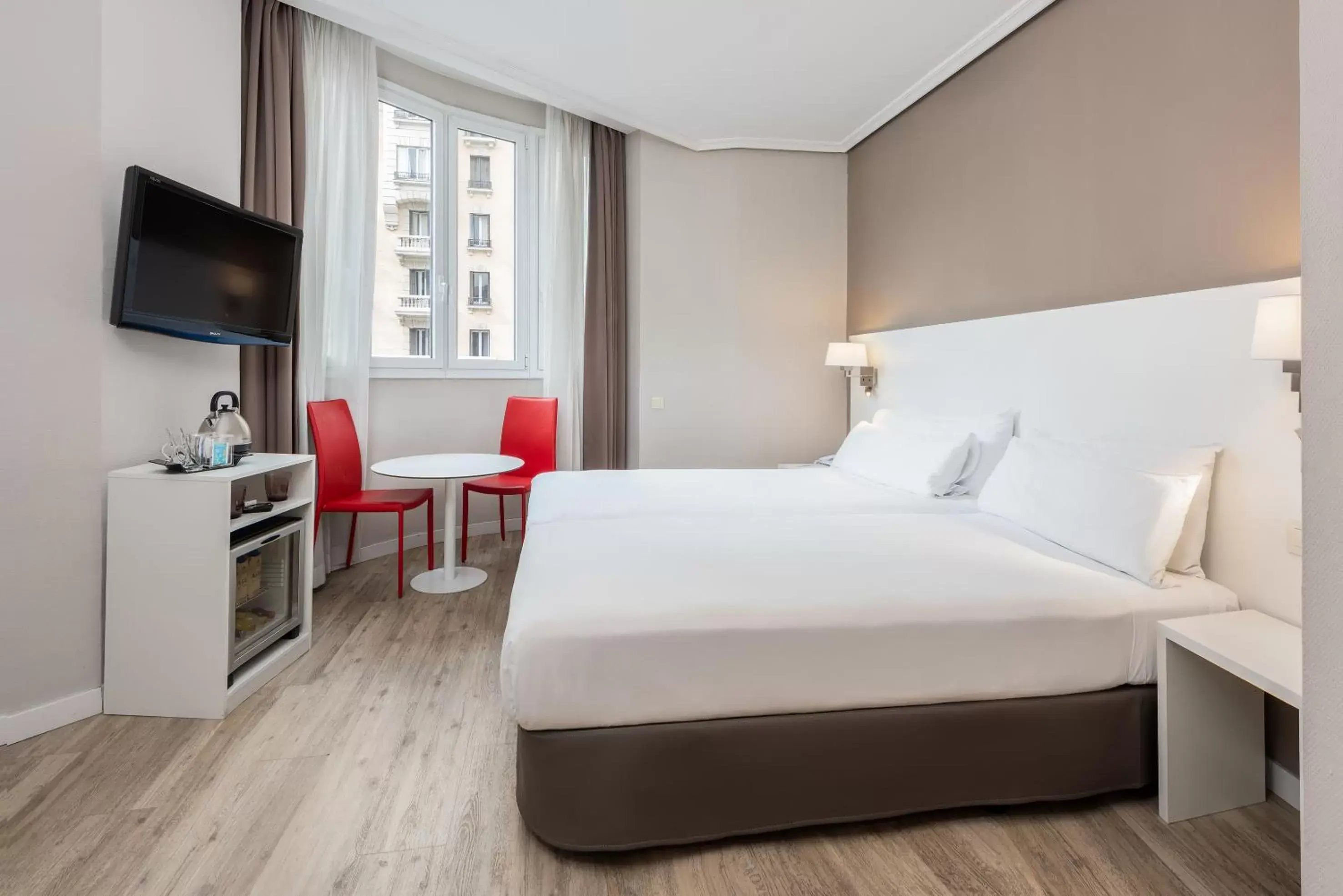 Photo of the whole room, Bed in Hotel Madrid Gran Via 25, Affiliated by Meliá