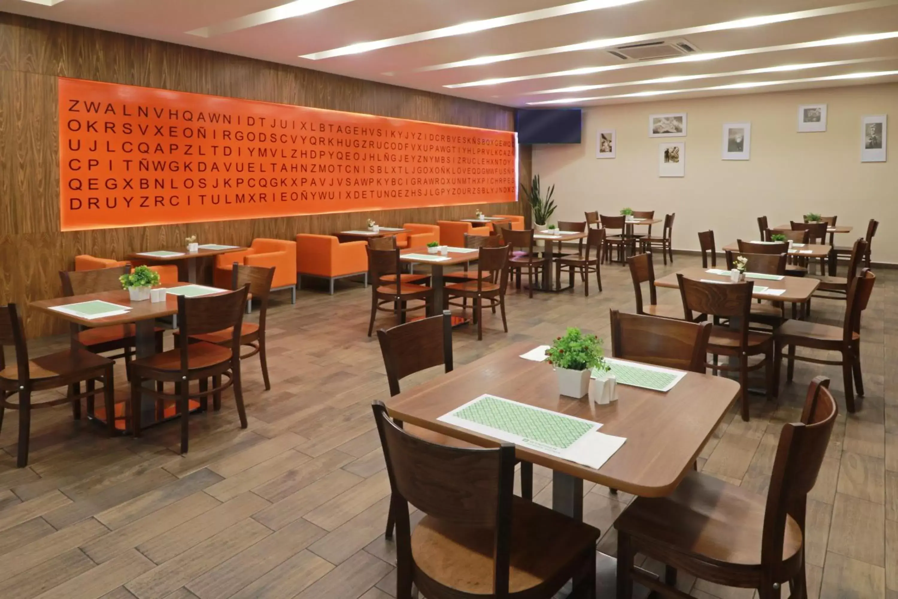 Restaurant/places to eat in Wyndham Garden Guadalajara Acueducto Restaurant/places to eat in Wyndham Garden Guadalajara Acueducto