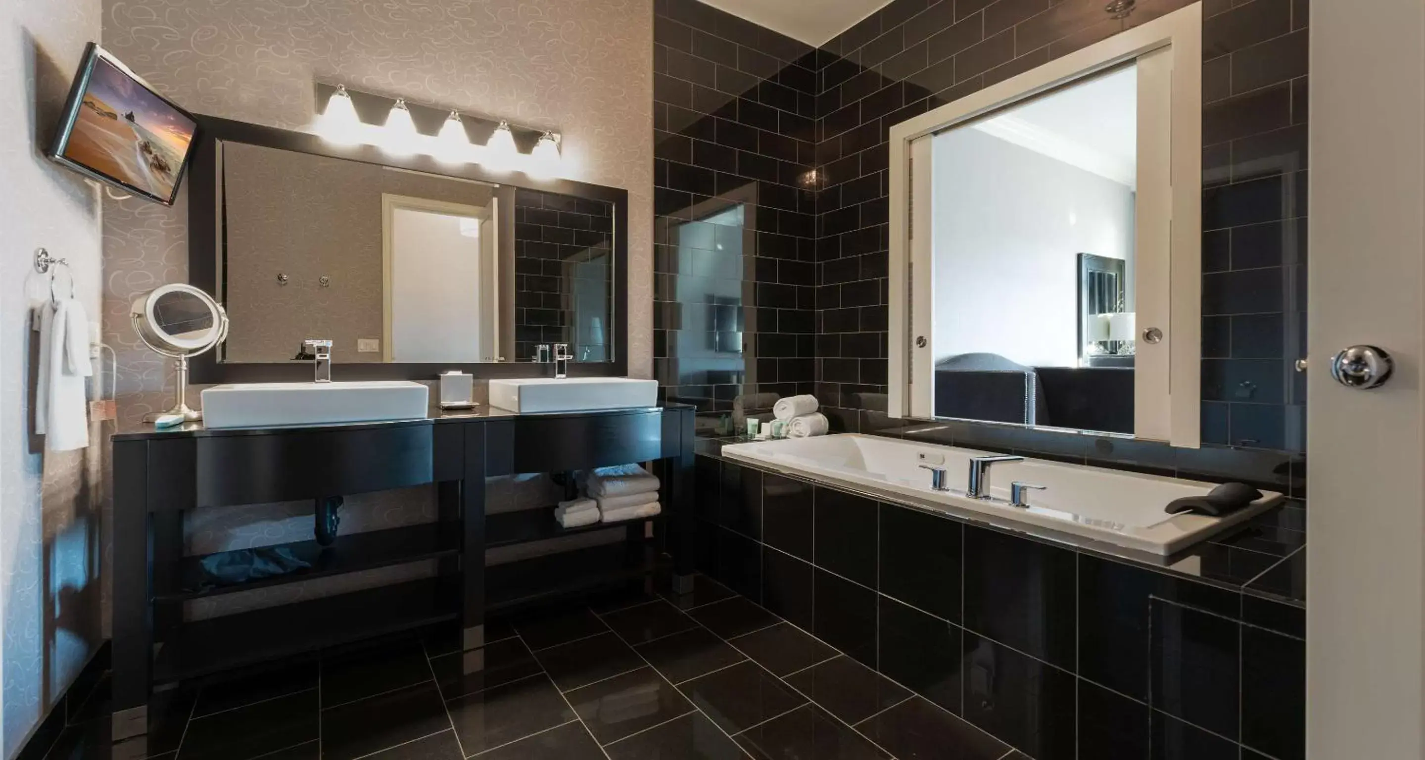 Bathroom in Prestige Oceanfront Resort, WorldHotels Luxury