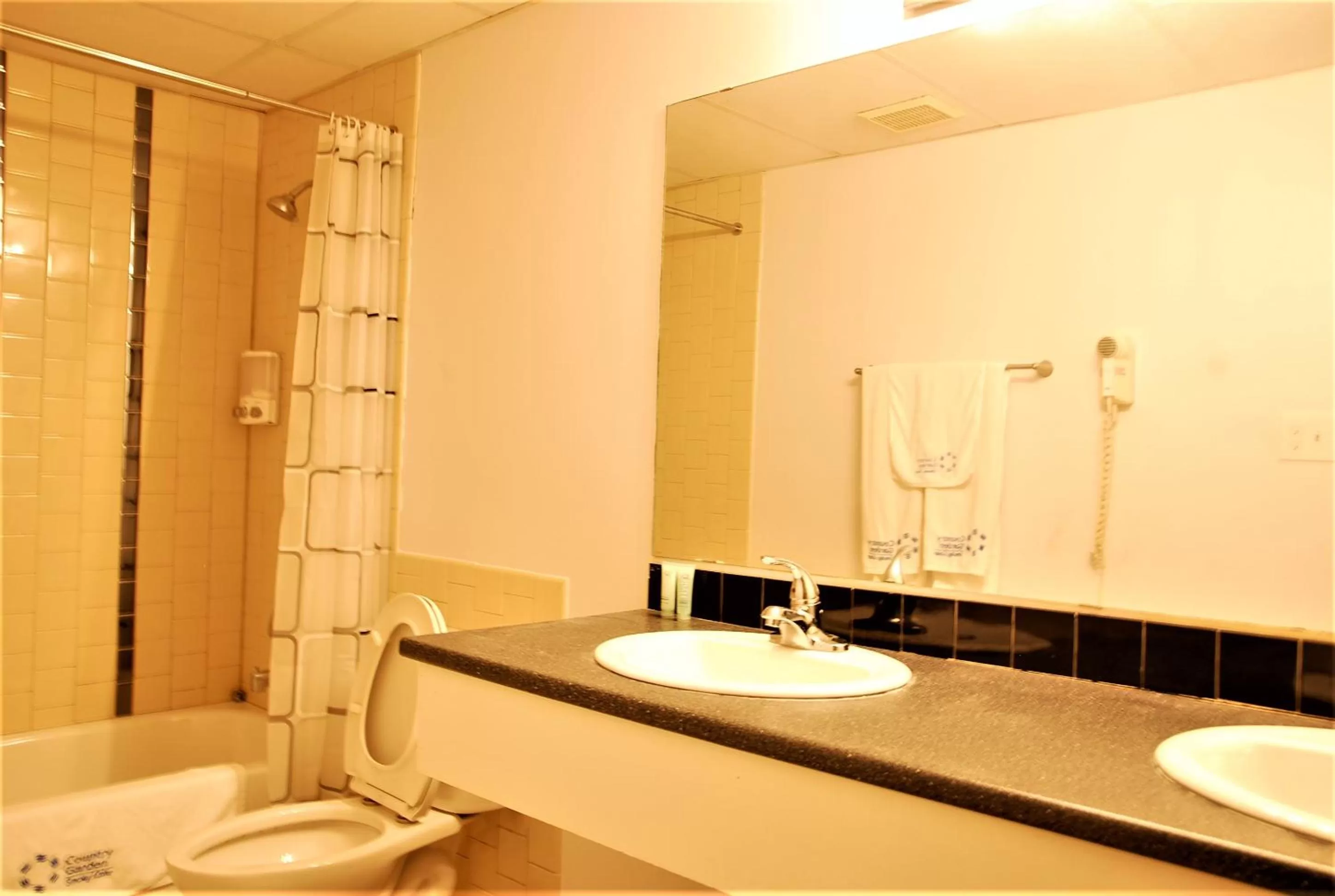 Bathroom in Country Garden Inn & Restaurant