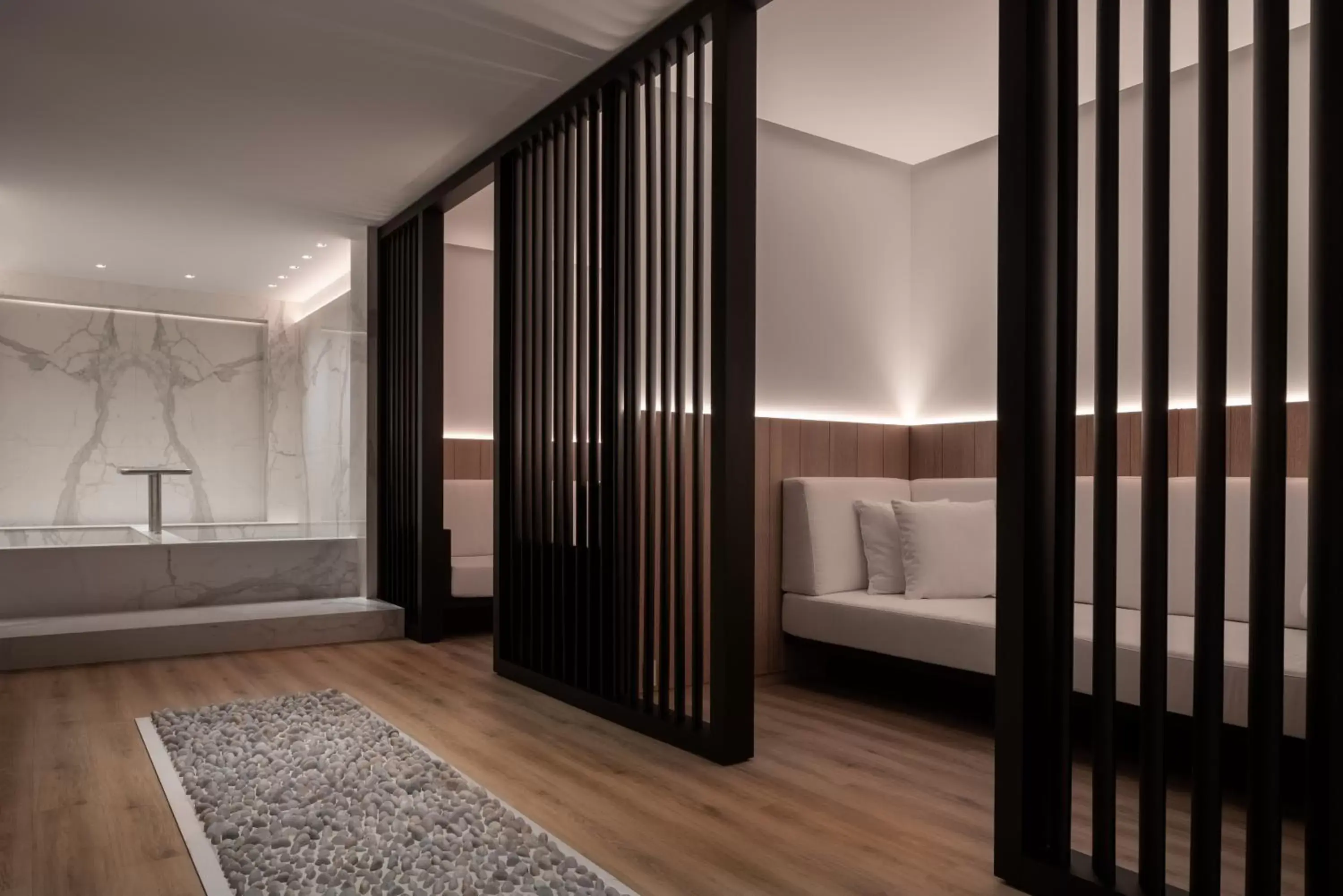 Spa and wellness centre/facilities, Bed in Four Seasons Hotel Montreal