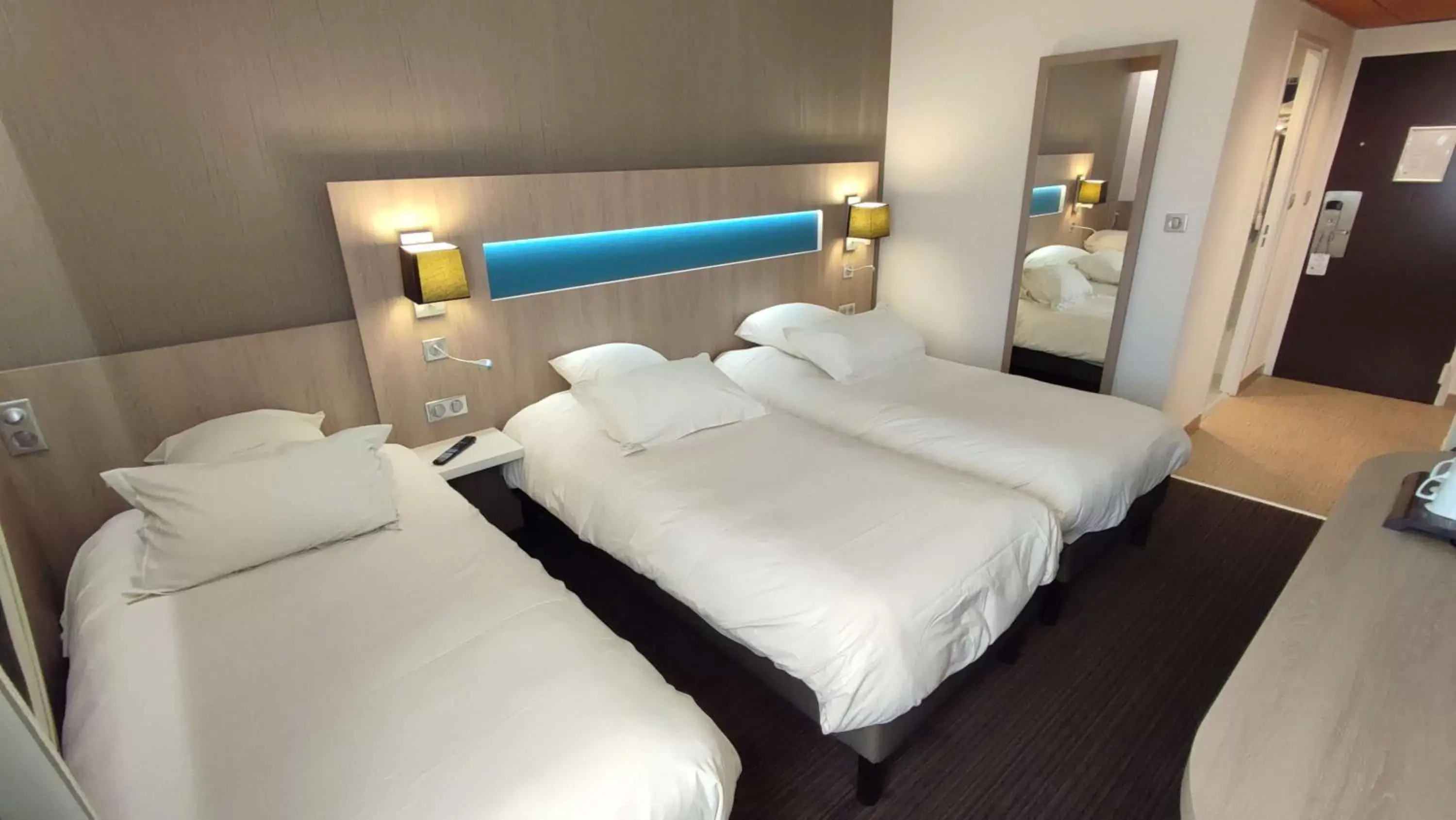 Photo of the whole room, Bed in Best Western Marseille Aeroport