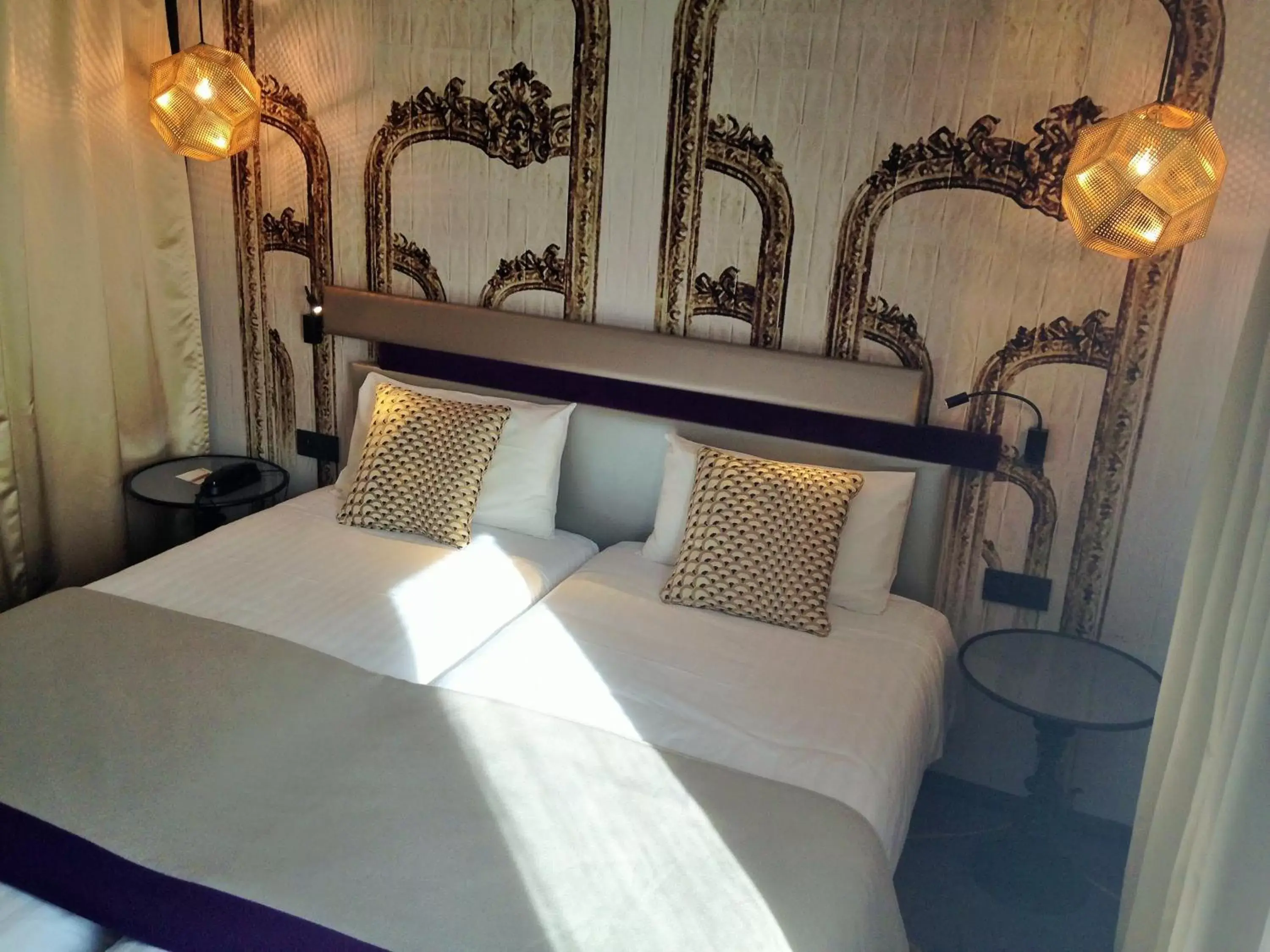 Photo of the whole room, Bed in Hotel Yllen Eiffel